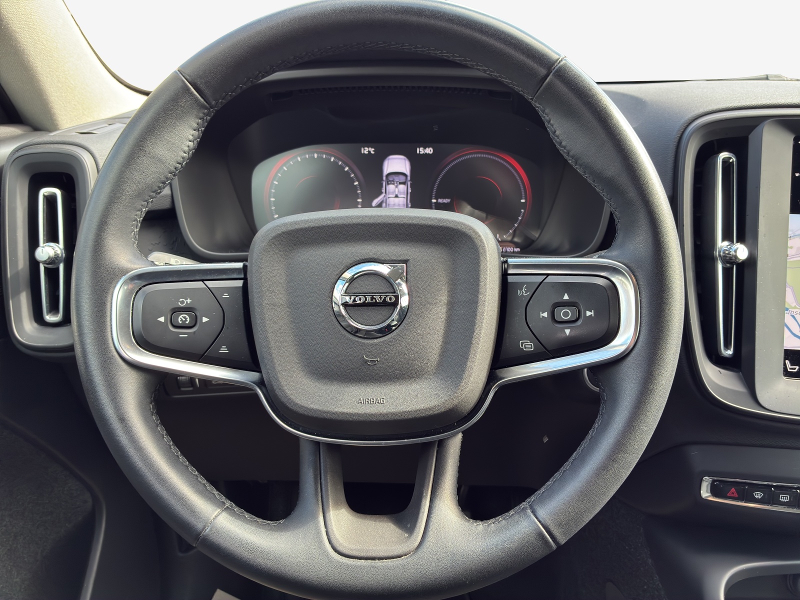 VOLVO XC40 T4 PHEV Essential DCT-image-10