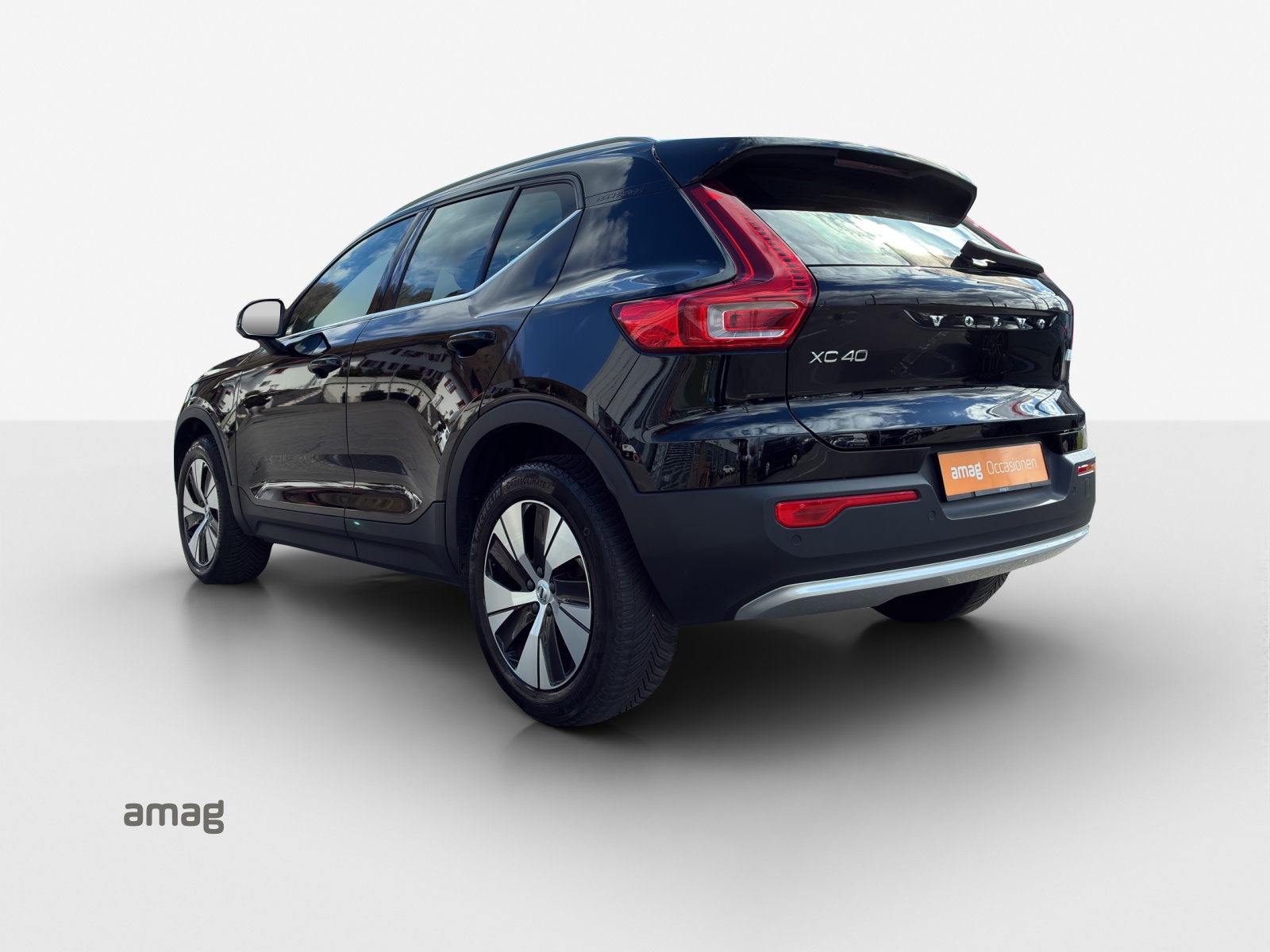 VOLVO XC40 T4 PHEV Essential DCT-image-2