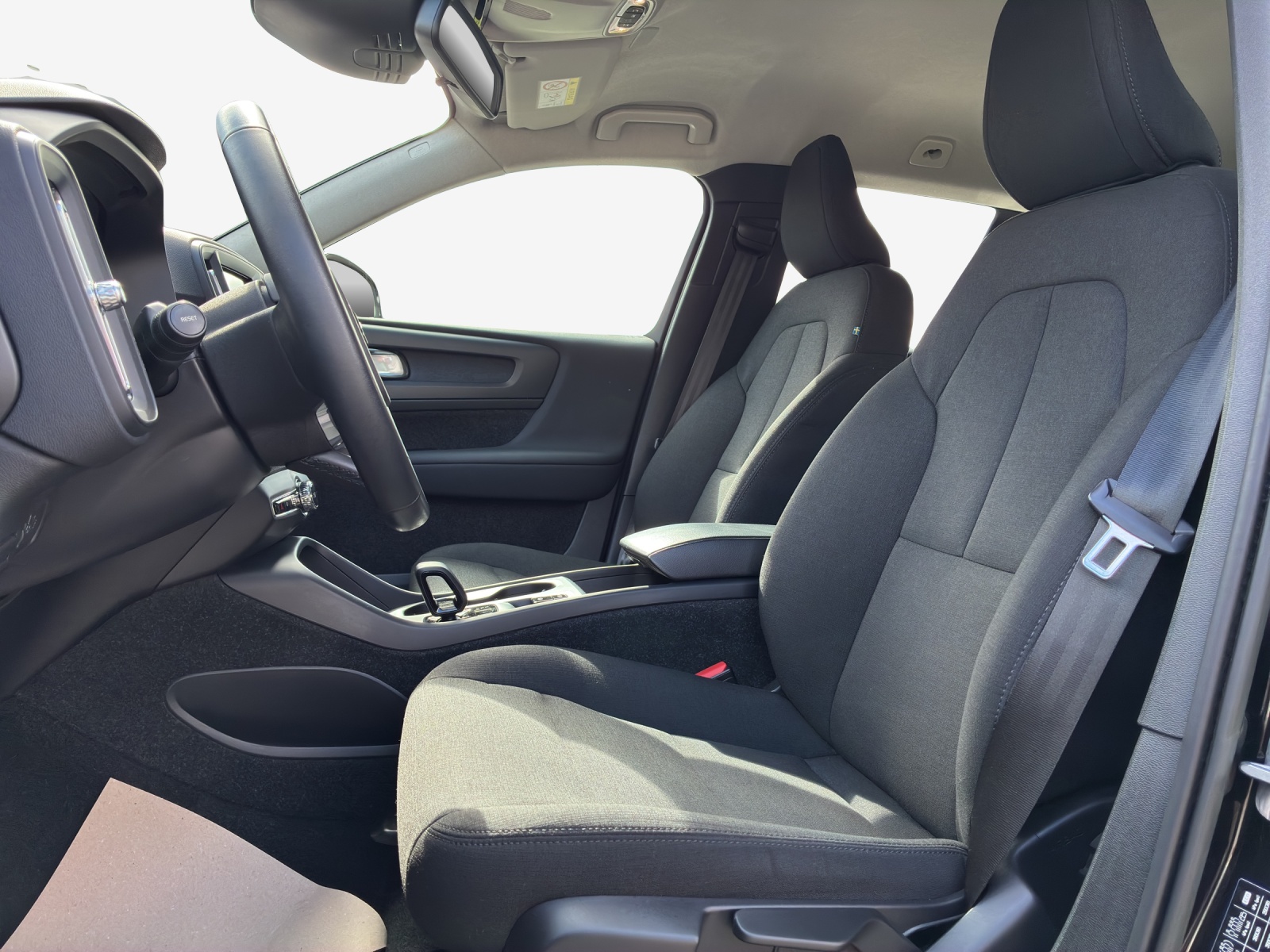 VOLVO XC40 T4 PHEV Essential DCT-image-8
