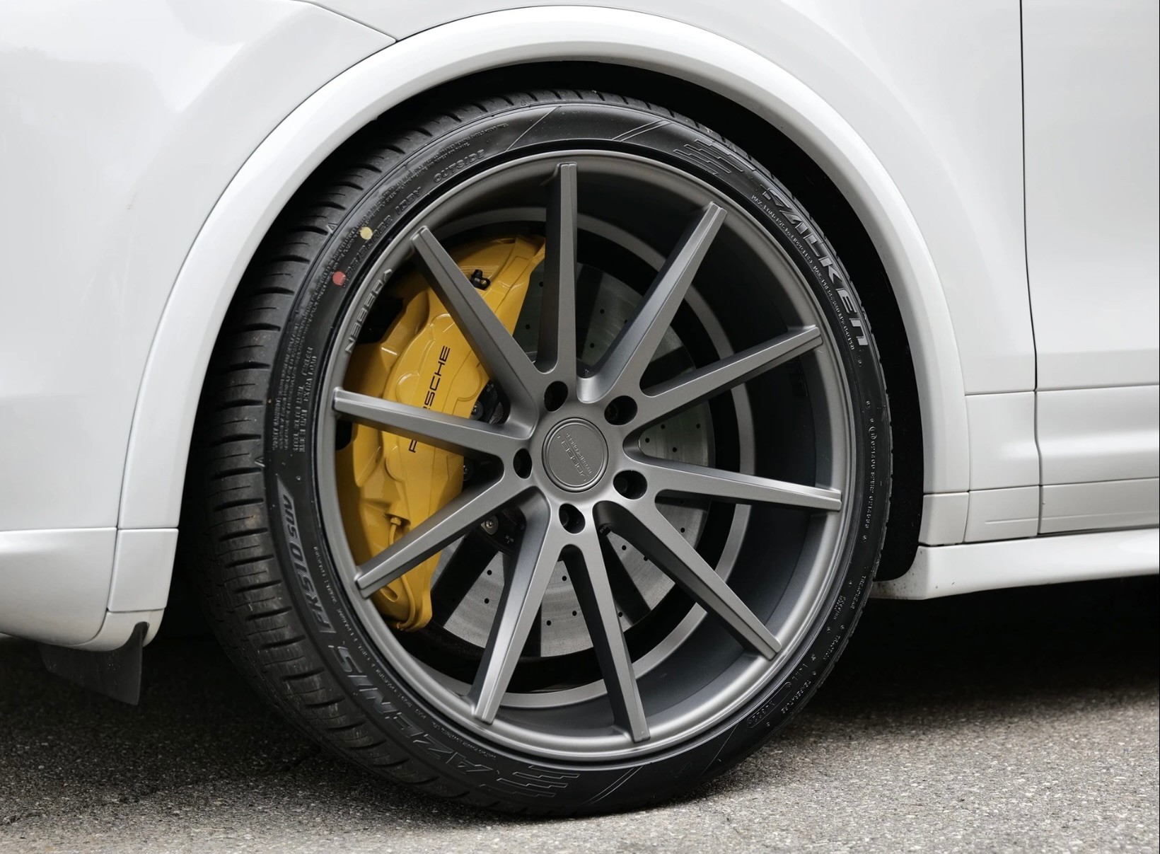 PORSCHE Cayenne Turbo S-image-1