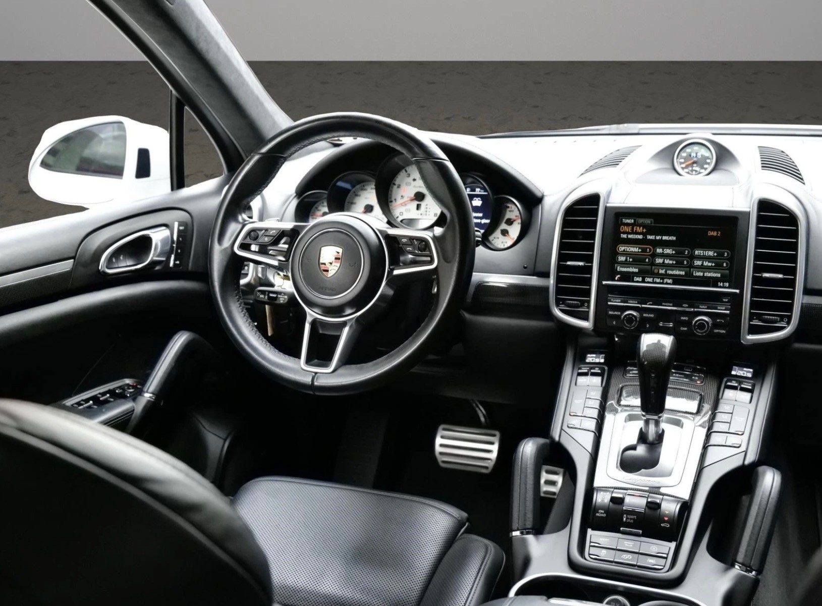 PORSCHE Cayenne Turbo S-image-14