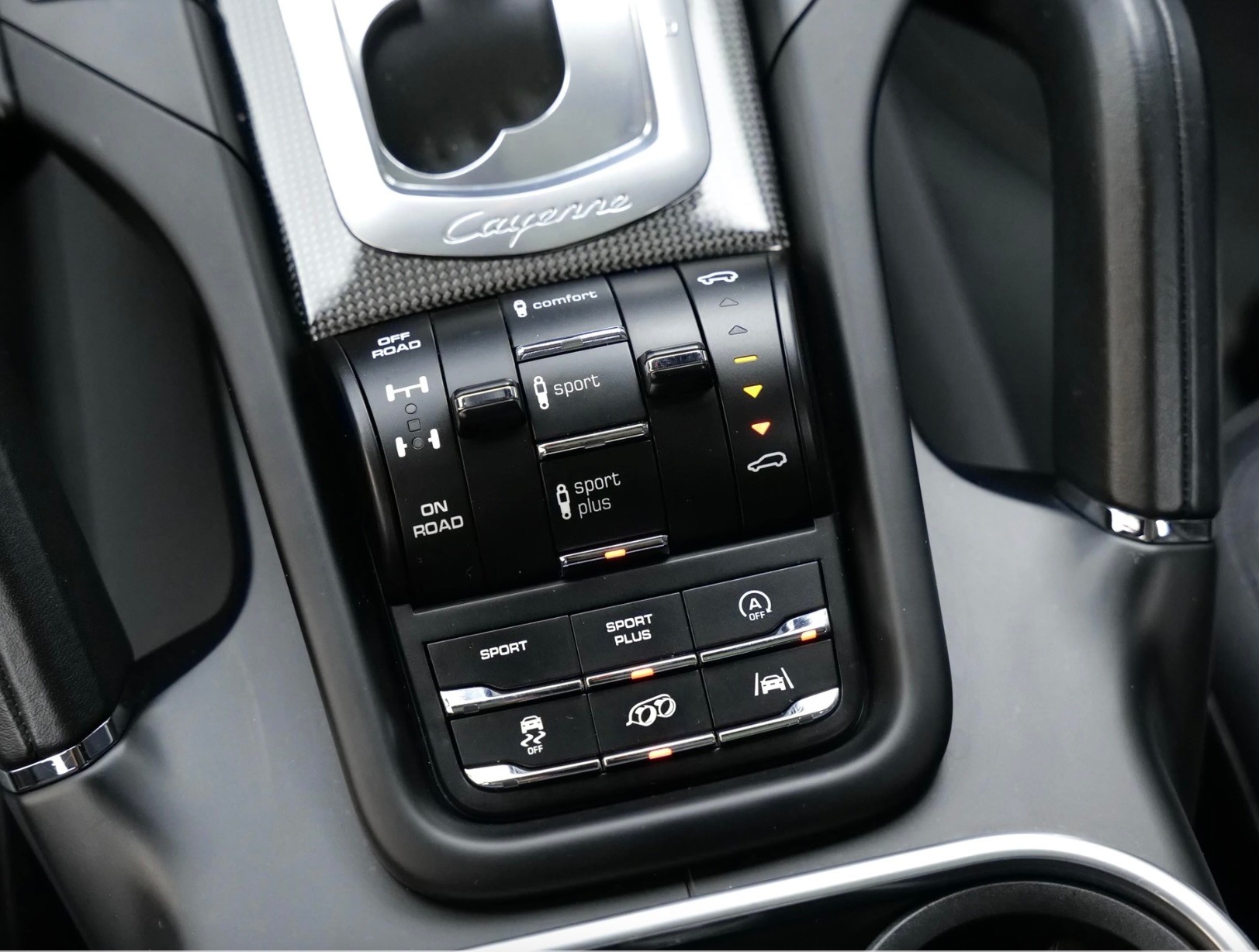 PORSCHE Cayenne Turbo S-image-13