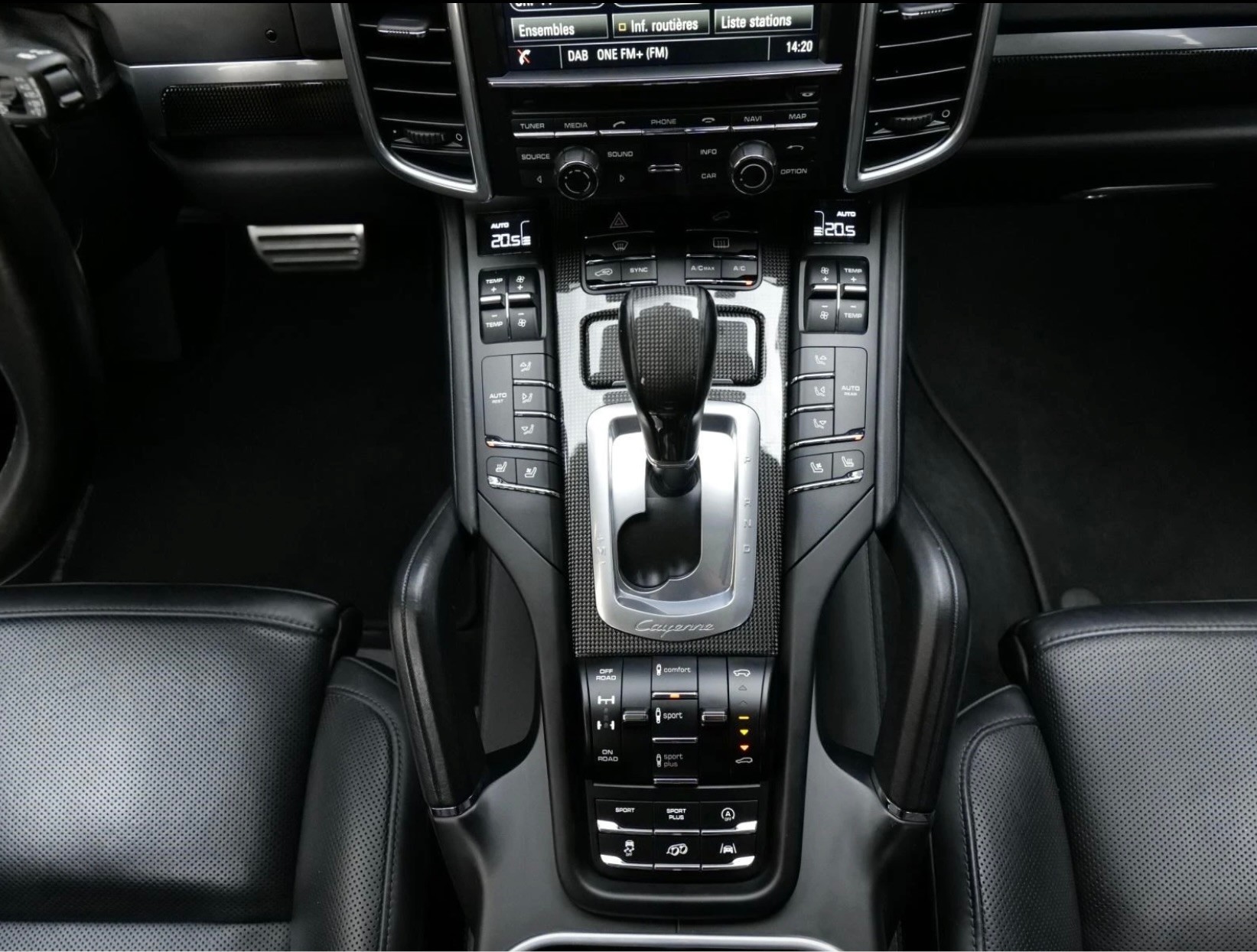 PORSCHE Cayenne Turbo S-image-15