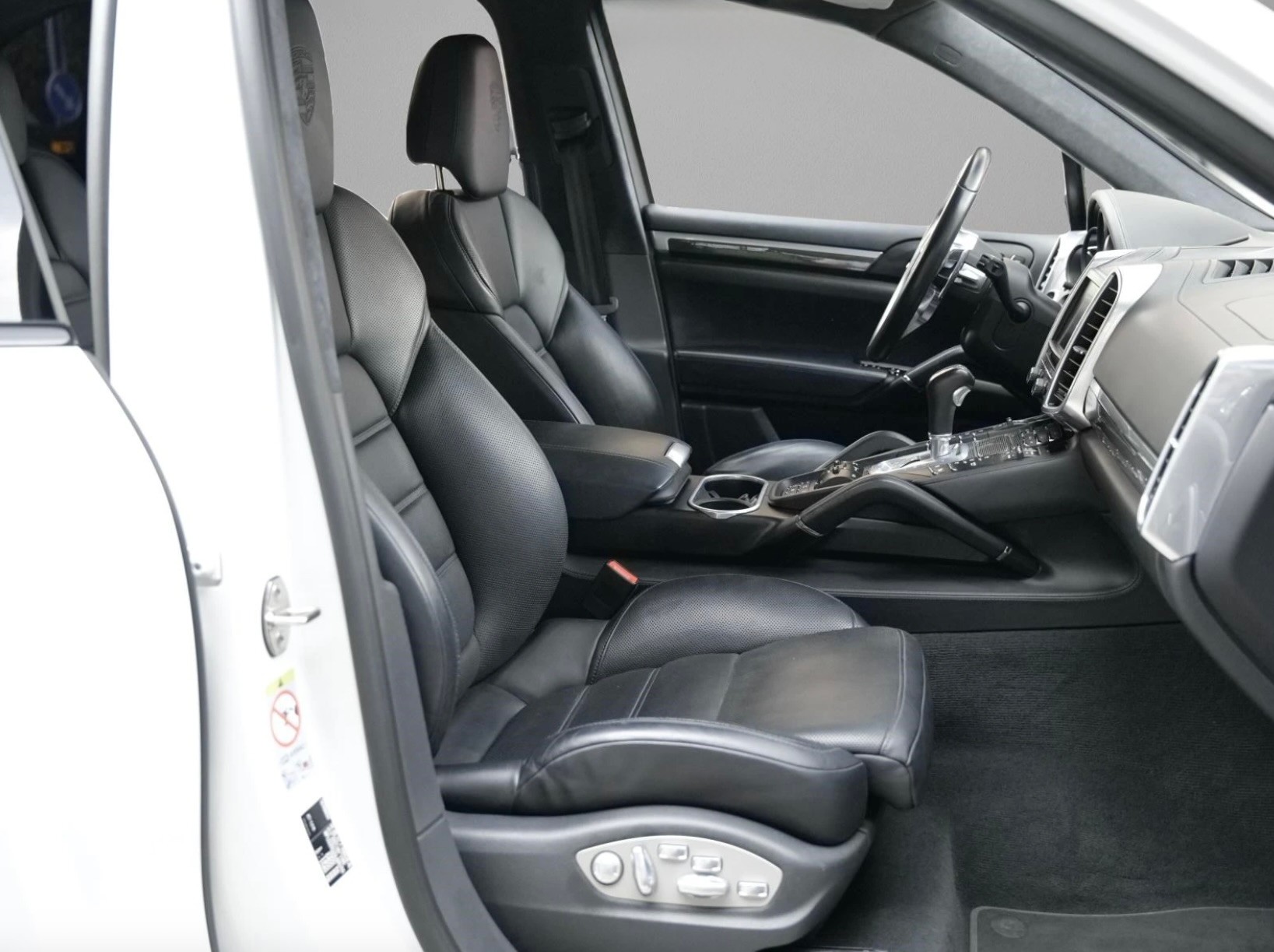 PORSCHE Cayenne Turbo S-image-19