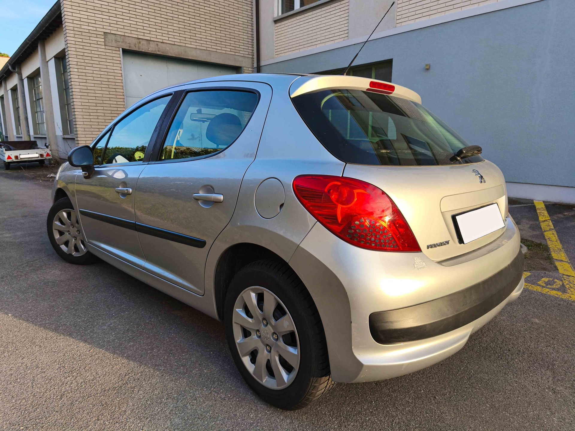 PEUGEOT 207 1.4 16V Sport-image-5