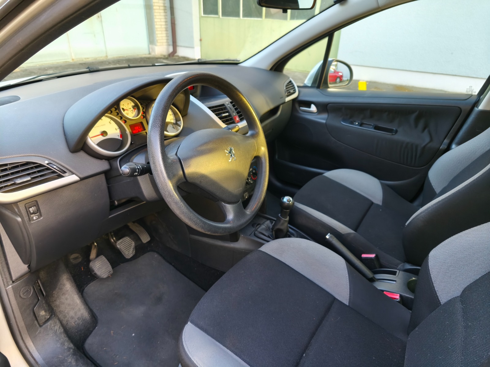 PEUGEOT 207 1.4 16V Sport-image-7