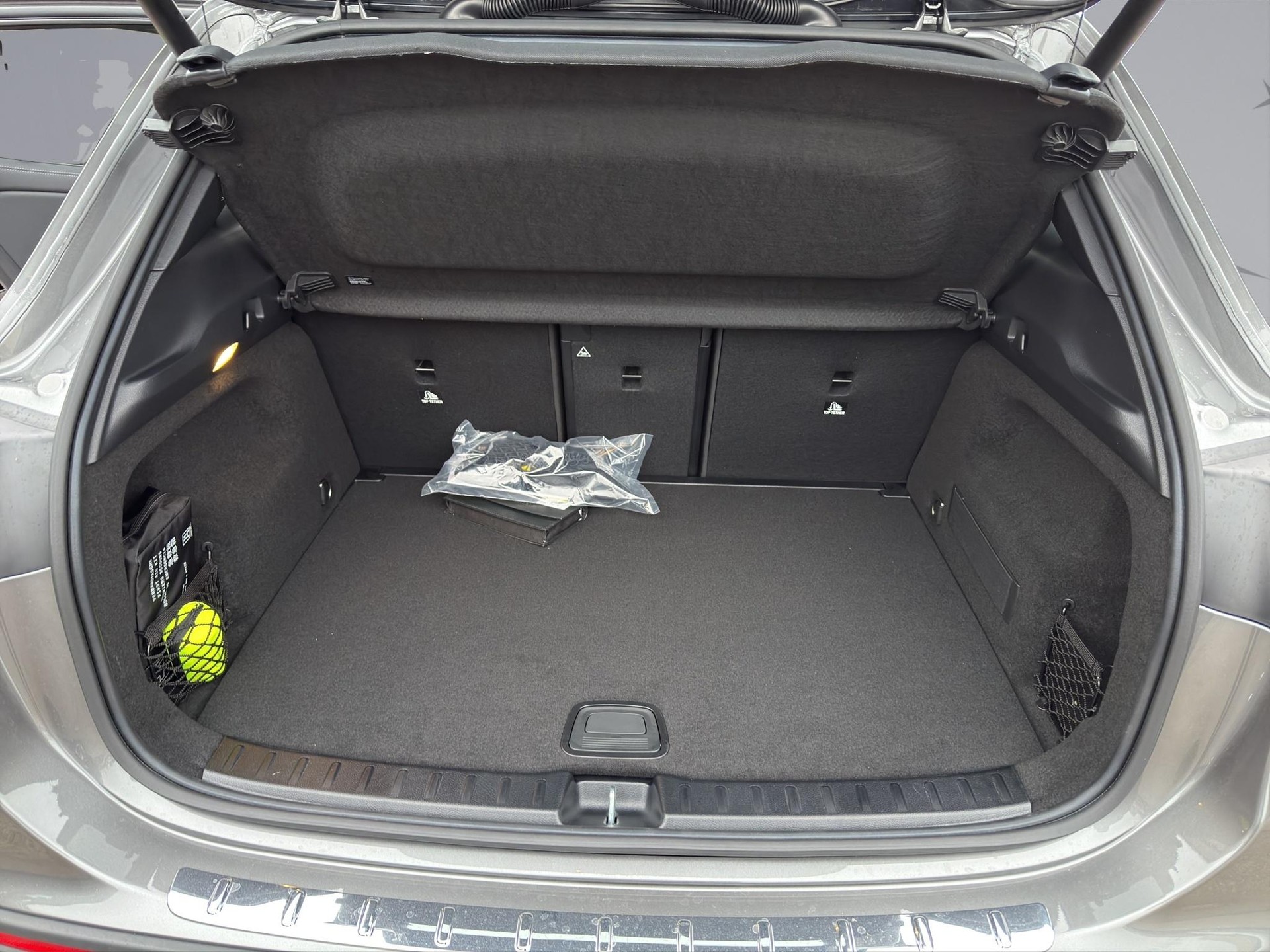 MERCEDES-BENZ GLA 250 Swiss Star Progressive 4matic-image-12