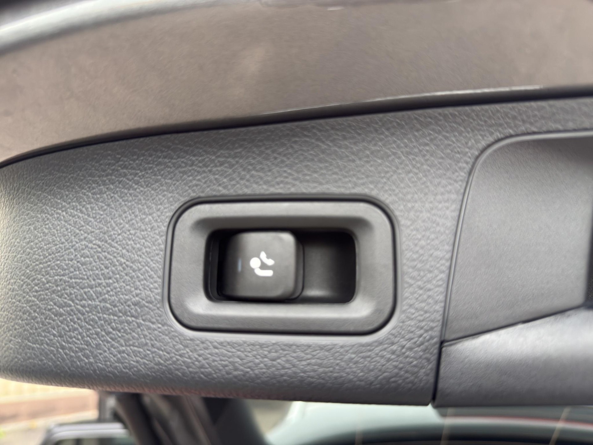 MERCEDES-BENZ GLA 250 Swiss Star Progressive 4matic-image-16
