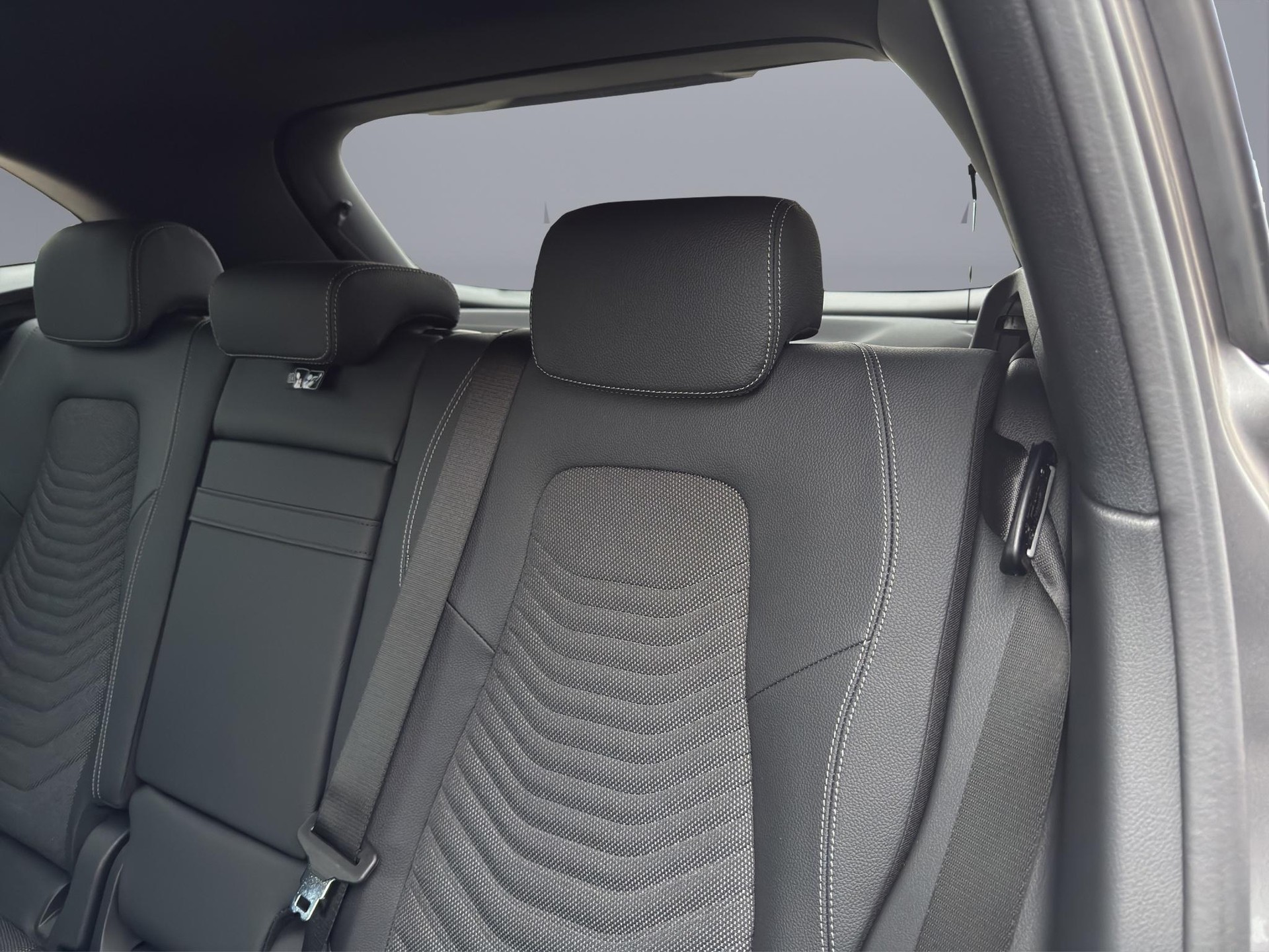 MERCEDES-BENZ GLA 250 Swiss Star Progressive 4matic-image-9