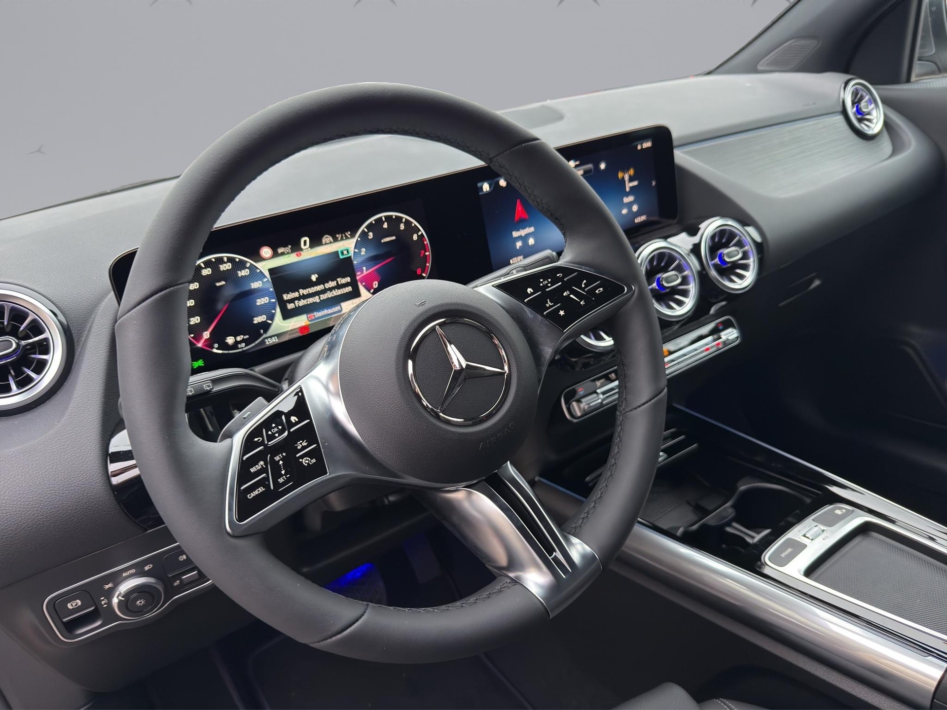 MERCEDES-BENZ GLA 250 Swiss Star Progressive 4matic-image-8