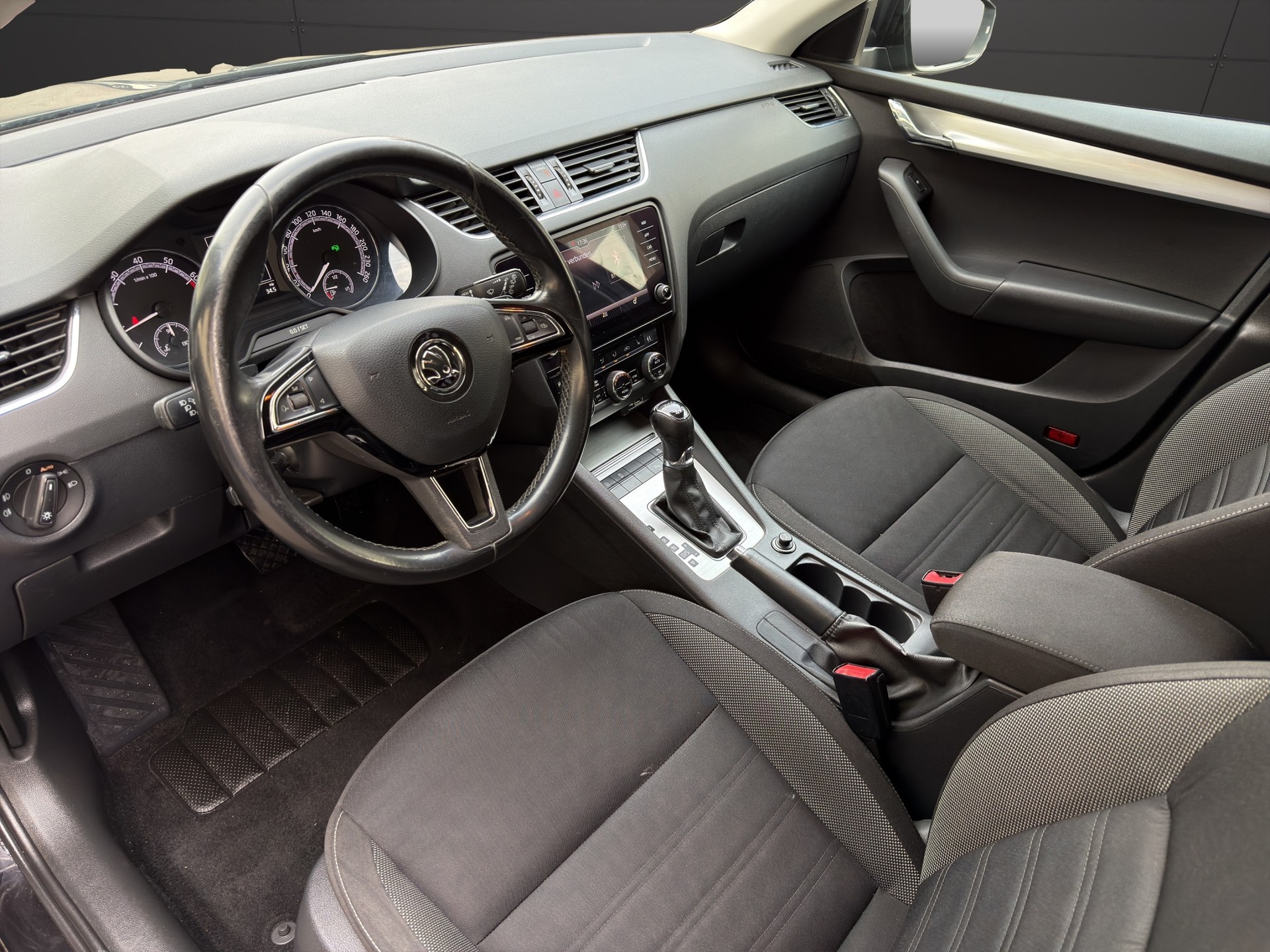 SKODA Octavia Combi 2.0 TSI Ambition 4x4 DSG-image-9
