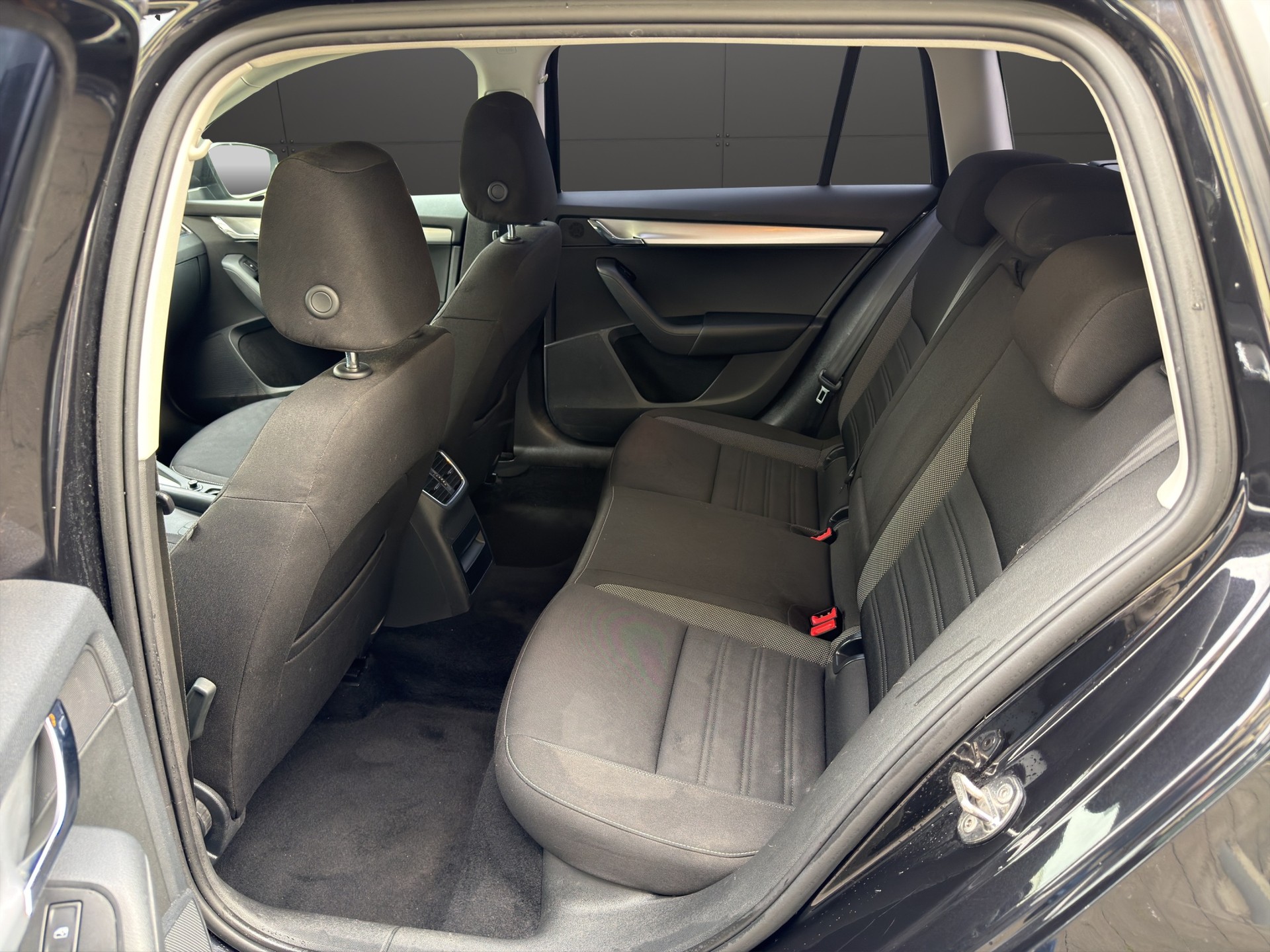 SKODA Octavia Combi 2.0 TSI Ambition 4x4 DSG-image-22