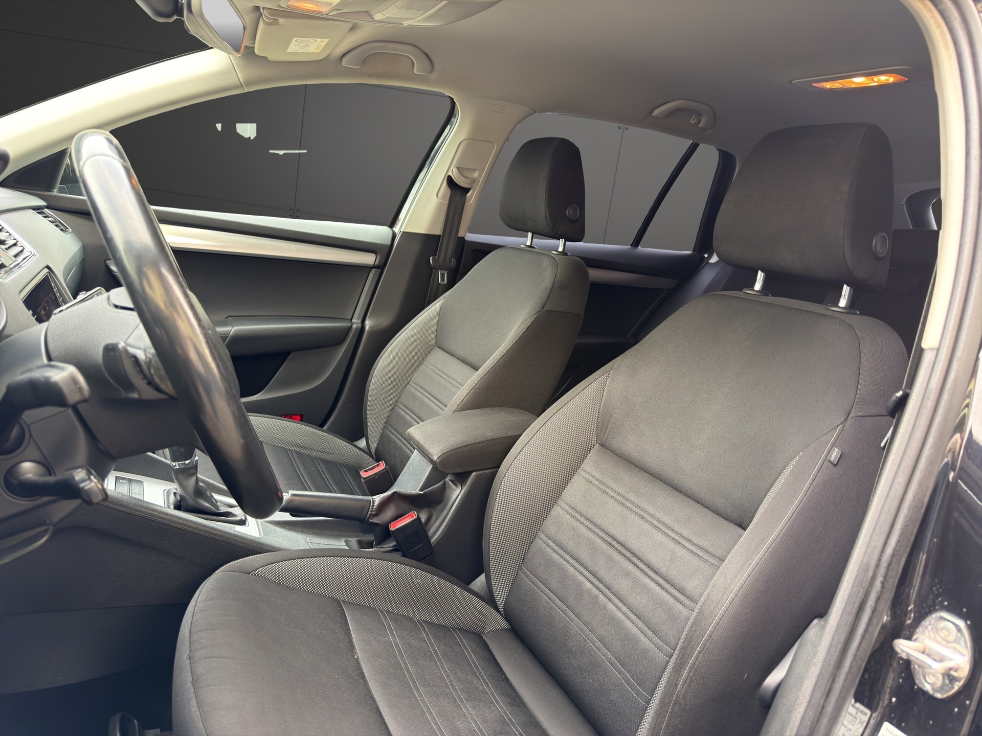 SKODA Octavia Combi 2.0 TSI Ambition 4x4 DSG-image-21