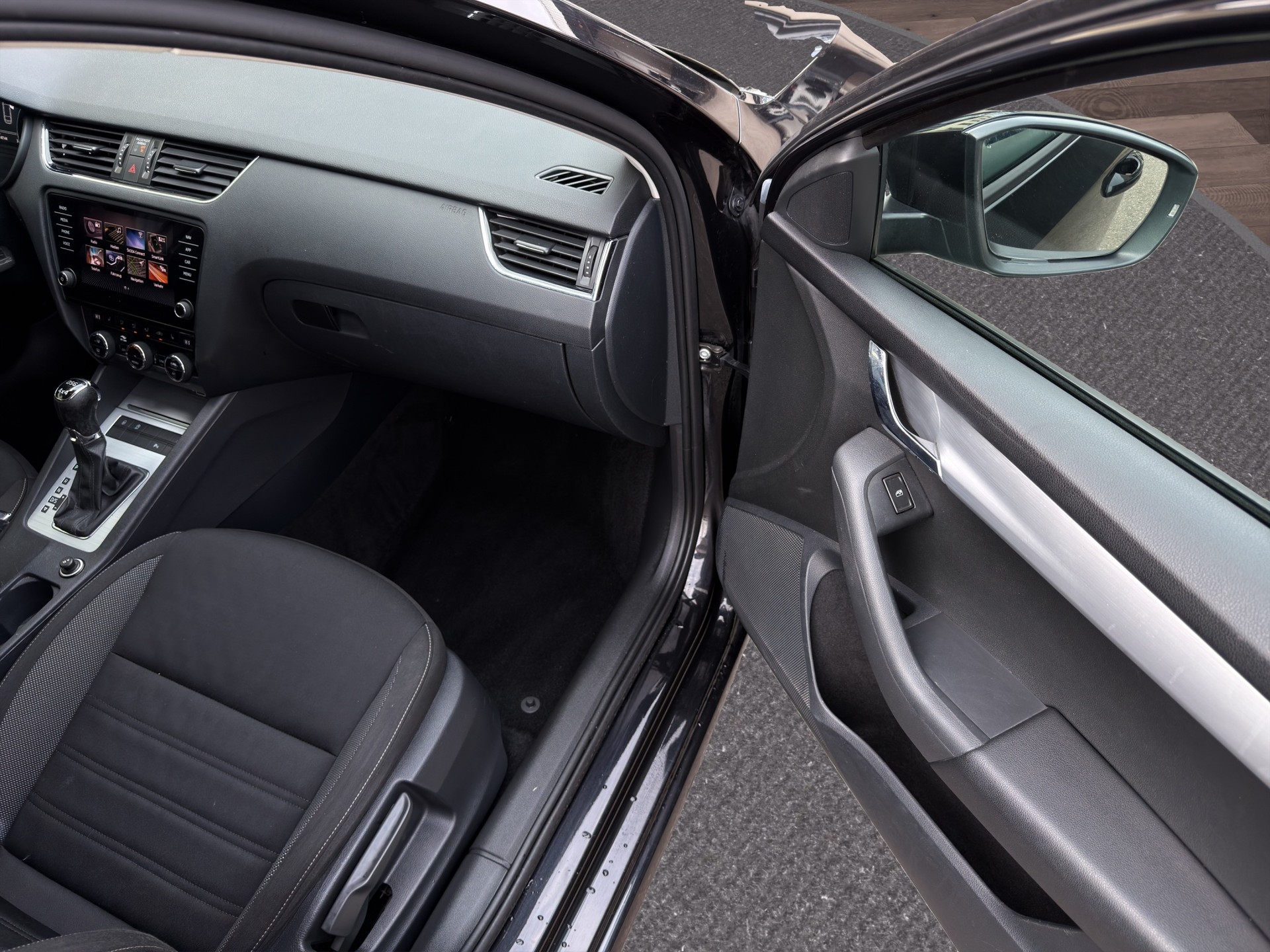 SKODA Octavia Combi 2.0 TSI Ambition 4x4 DSG-image-20