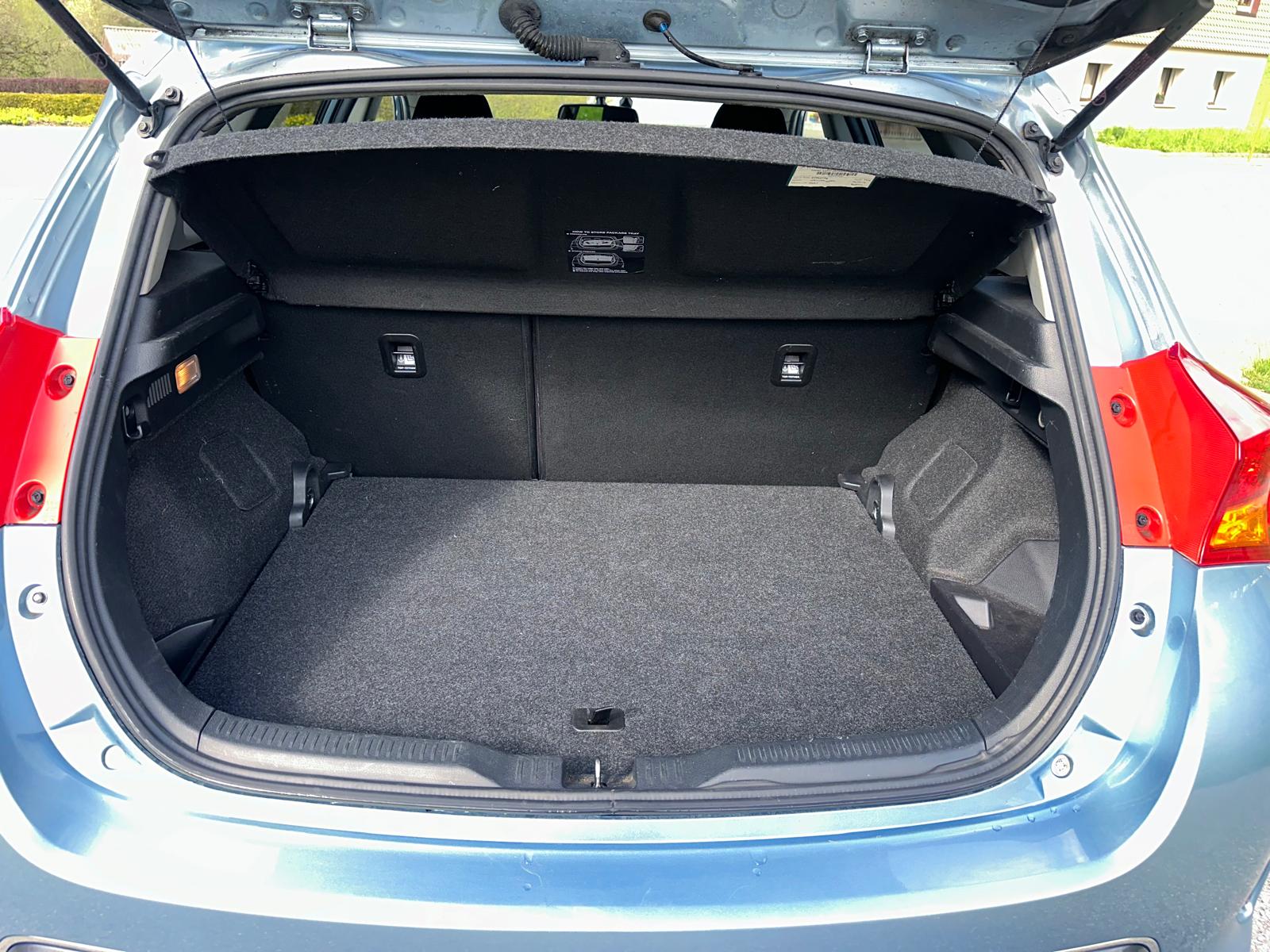 TOYOTA Auris 1.8 16V HSD Linea Sol-image-11
