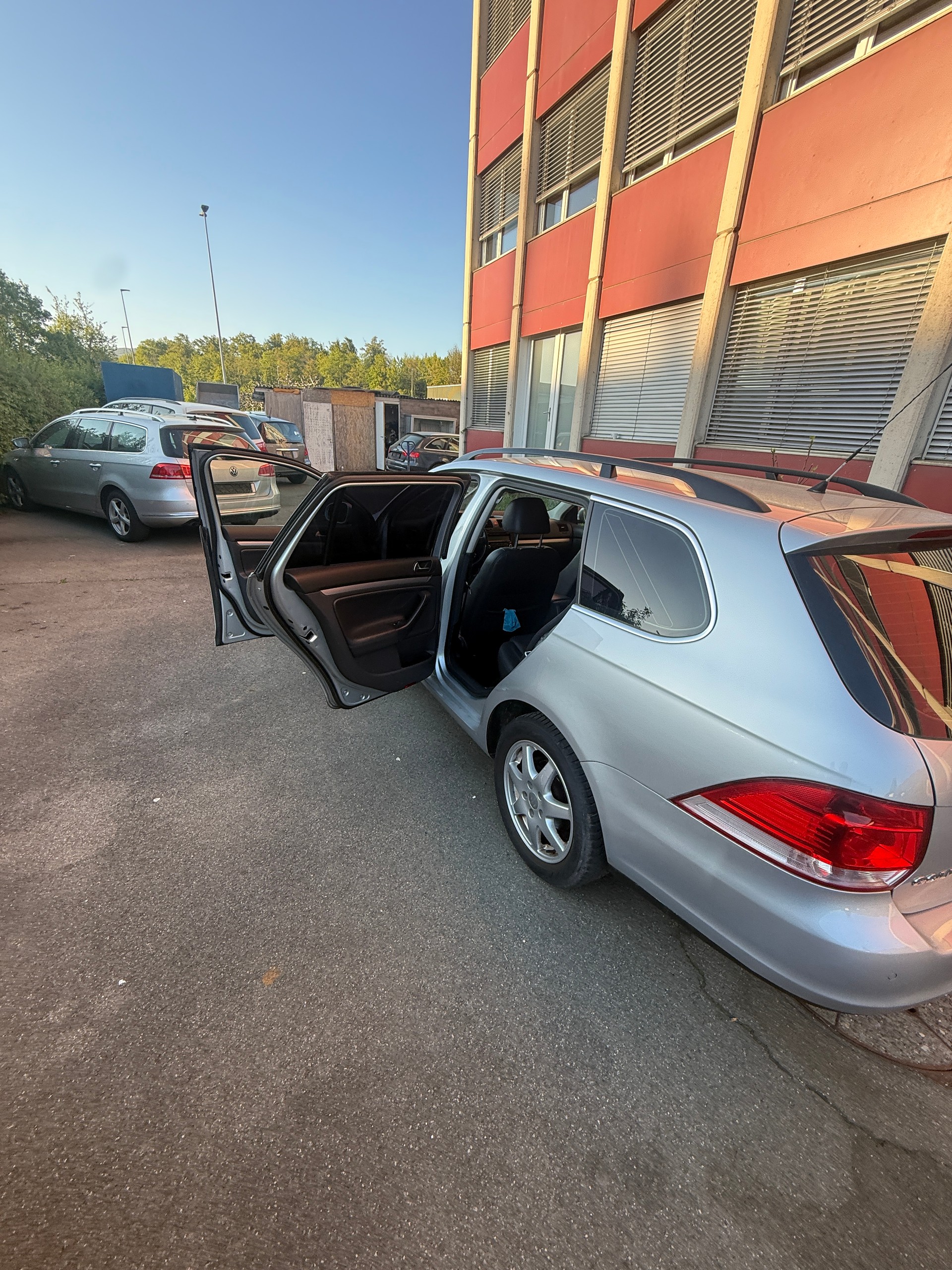 VW Golf Variant 1.4 TSI Value DSG-image-16