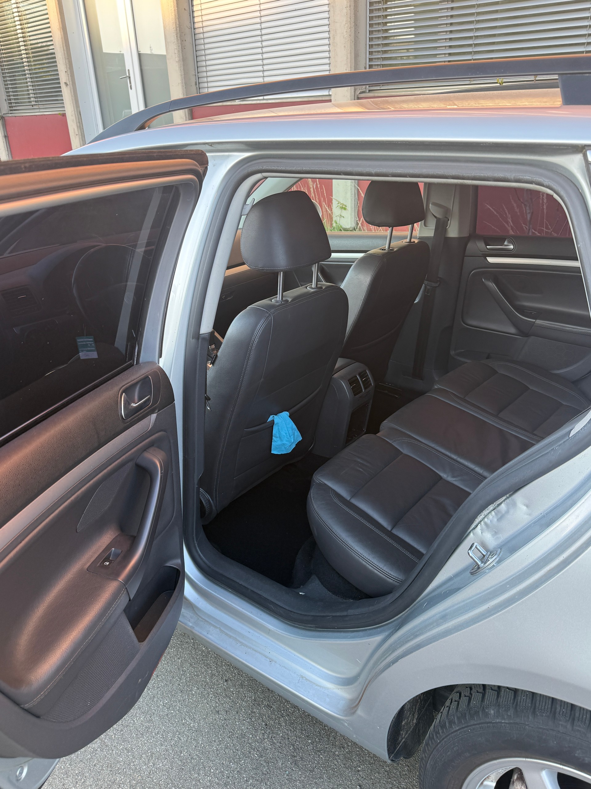 VW Golf Variant 1.4 TSI Value DSG-image-17
