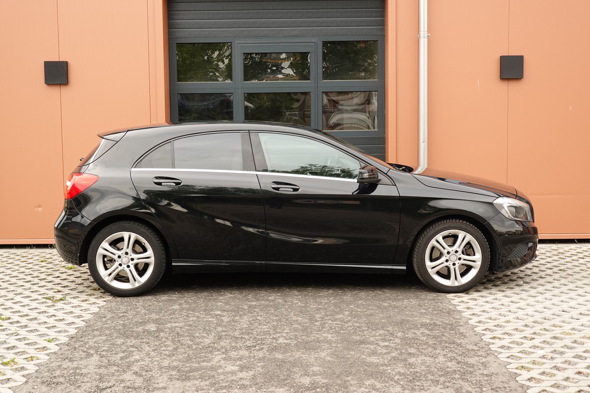 MERCEDES-BENZ A 250 4Matic - "Tempomat* Sièges chauffantes * jantes 18 * intérieur cuir * Camera recul * Capteur avant"-image-3