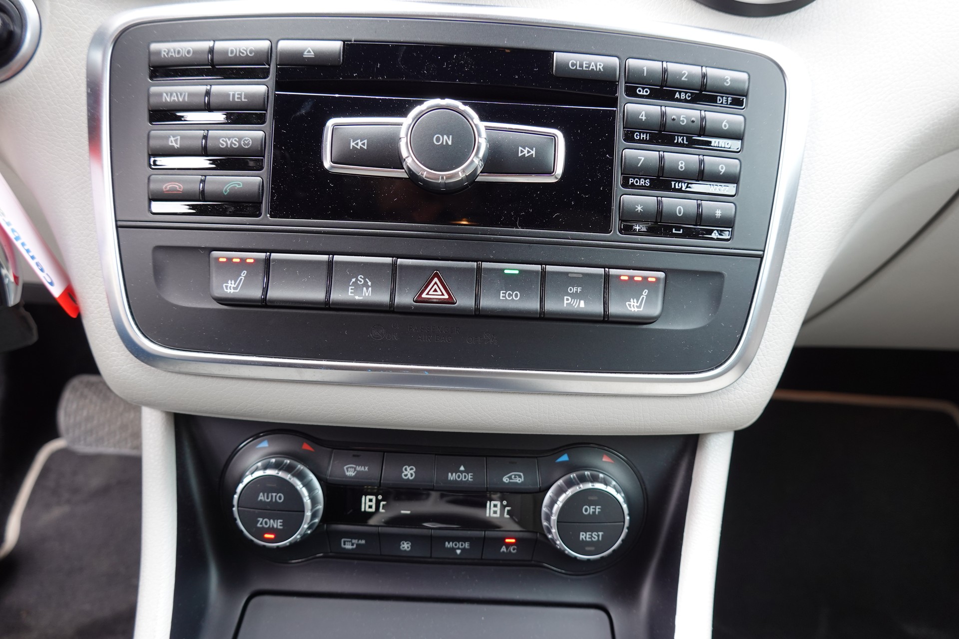 MERCEDES-BENZ A 250 4Matic - "Tempomat* Sièges chauffantes * jantes 18 * intérieur cuir * Camera recul * Capteur avant"-image-14