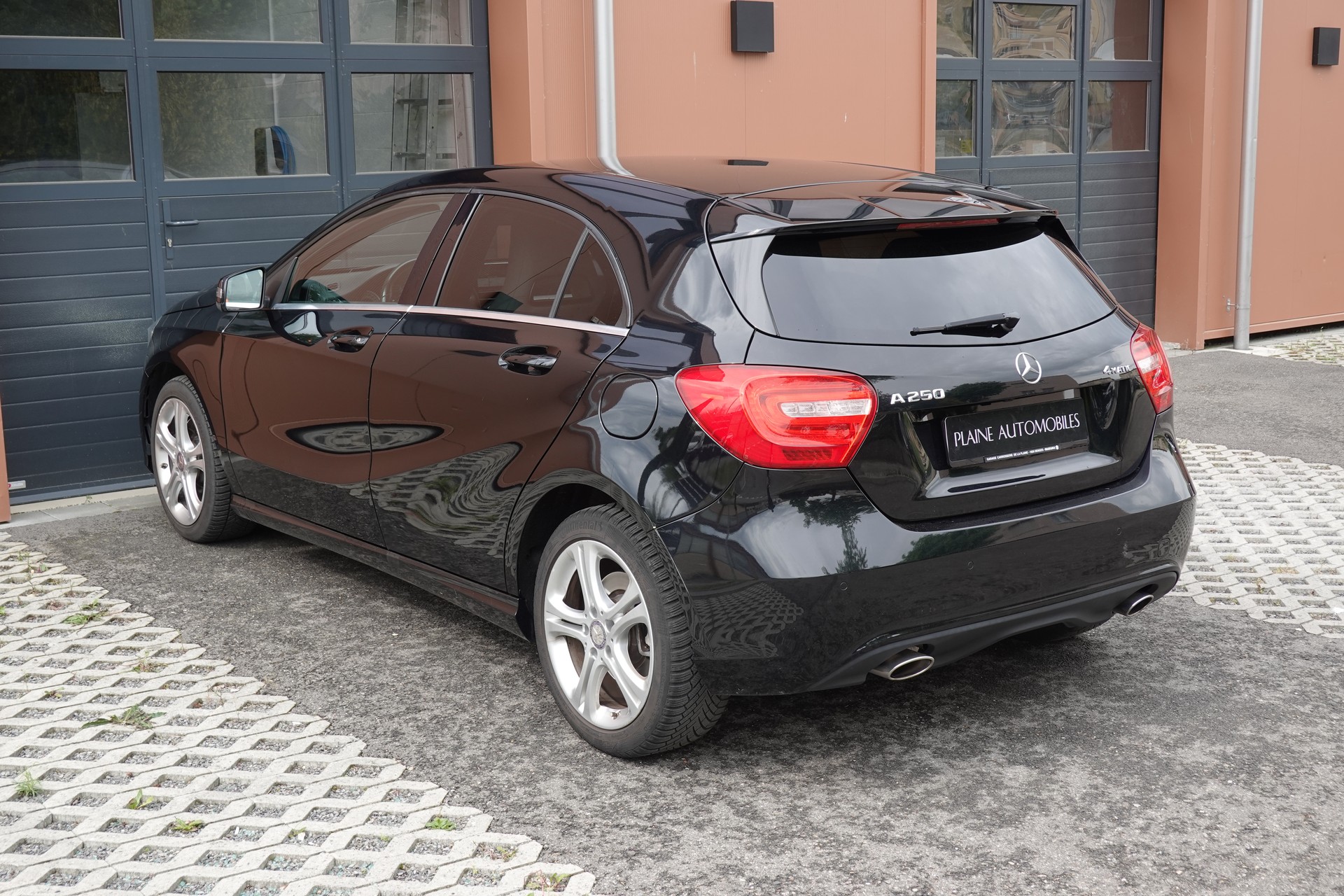 MERCEDES-BENZ A 250 4Matic - "Tempomat* Sièges chauffantes * jantes 18 * intérieur cuir * Camera recul * Capteur avant"-image-9
