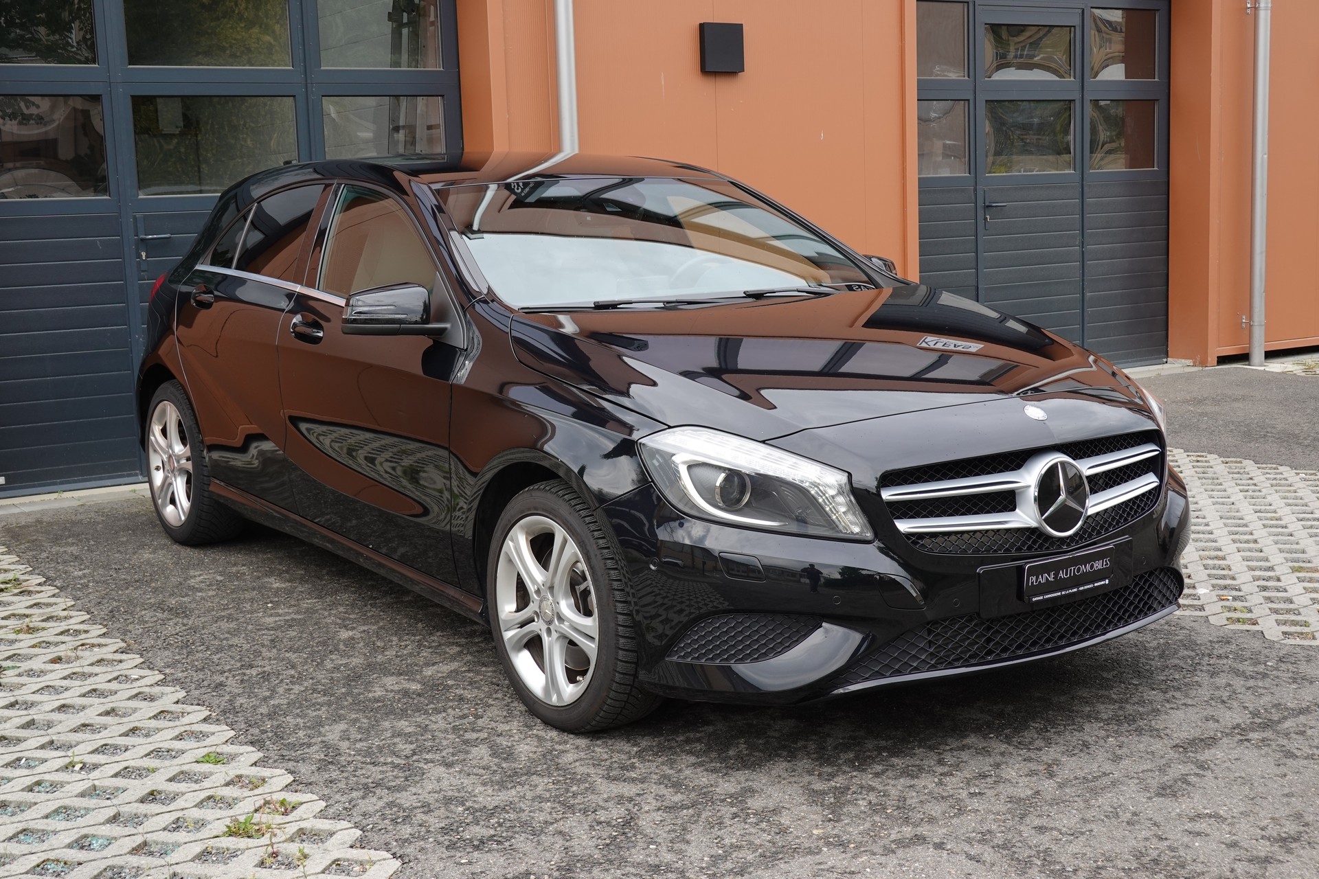 MERCEDES-BENZ A 250 4Matic - "Tempomat* Sièges chauffantes * jantes 18 * intérieur cuir * Camera recul * Capteur avant"-image-2