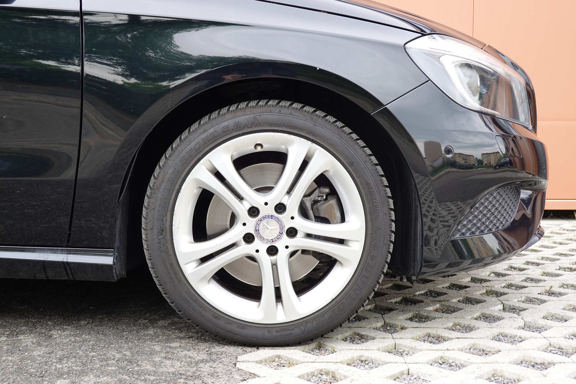 MERCEDES-BENZ A 250 4Matic - "Tempomat* Sièges chauffantes * jantes 18 * intérieur cuir * Camera recul * Capteur avant"-image-4
