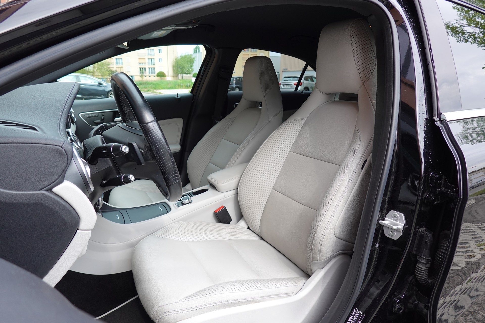 MERCEDES-BENZ A 250 4Matic - "Tempomat* Sièges chauffantes * jantes 18 * intérieur cuir * Camera recul * Capteur avant"-image-20