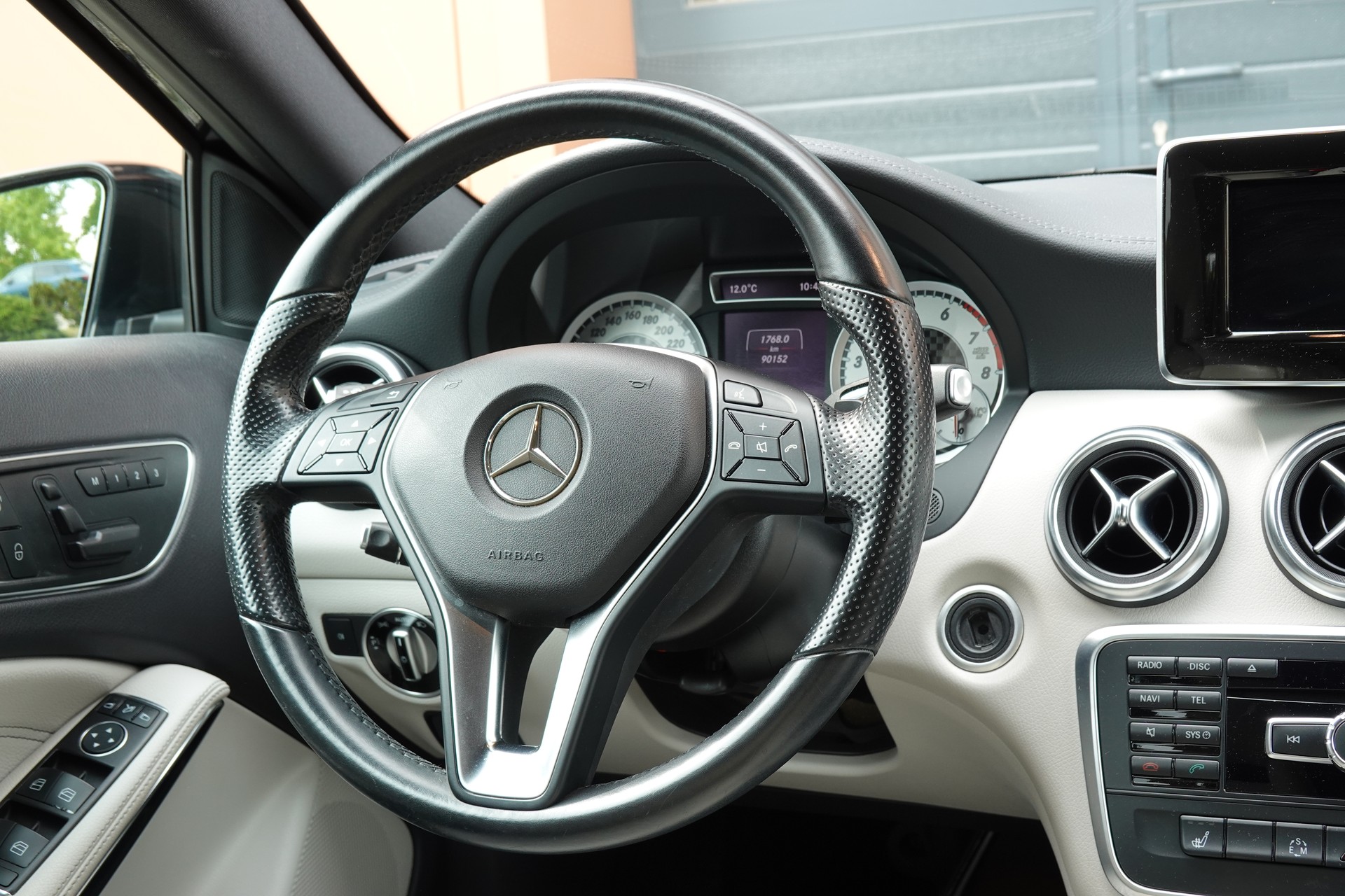 MERCEDES-BENZ A 250 4Matic - "Tempomat* Sièges chauffantes * jantes 18 * intérieur cuir * Camera recul * Capteur avant"-image-11