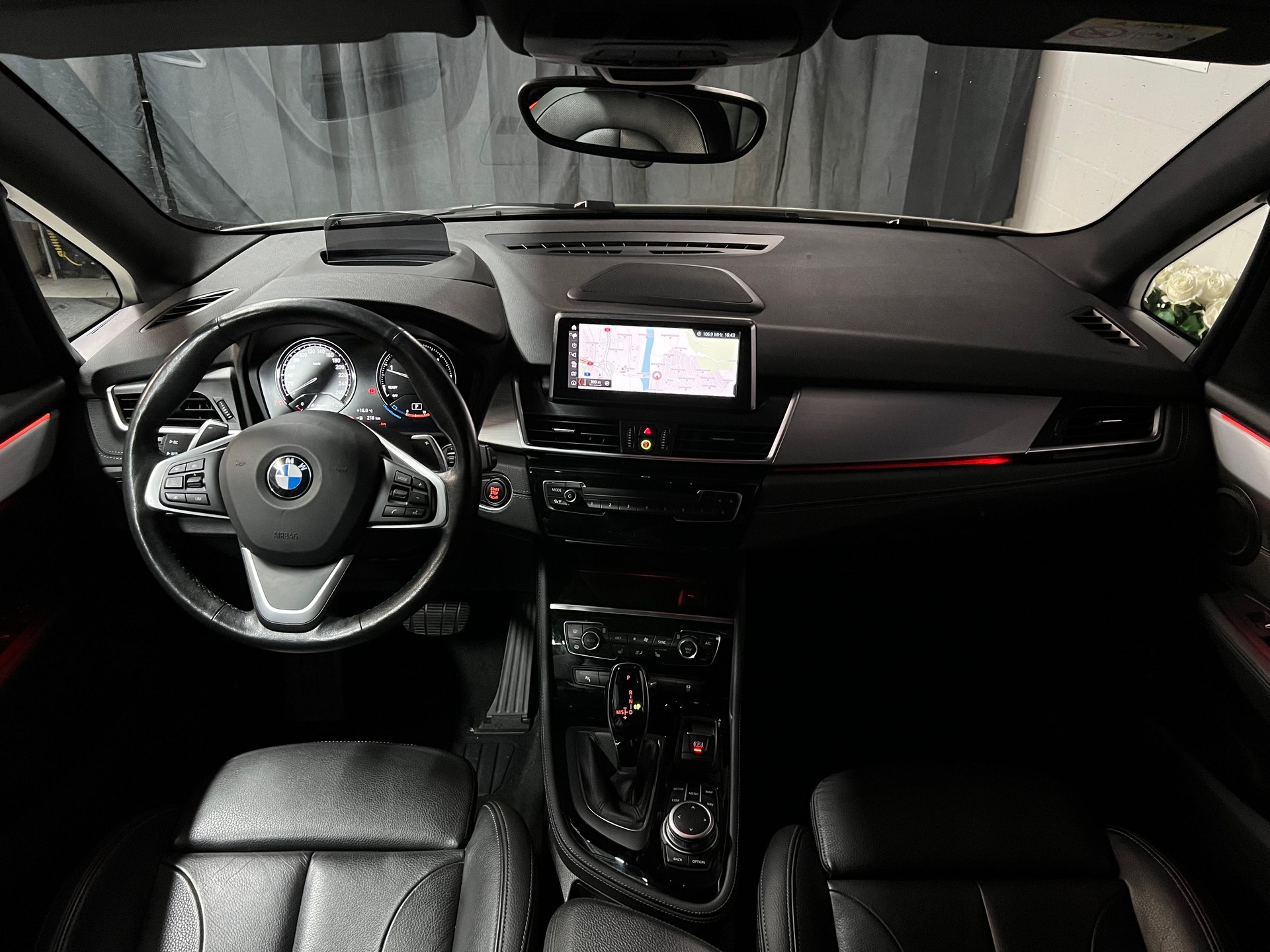 BMW 220d xDrive Active Tourer Steptronic Luxury Line / CH Fahrzeug / Fahrerassitenz /Head-up Display / Gratis Service 10 Jahre-image-8