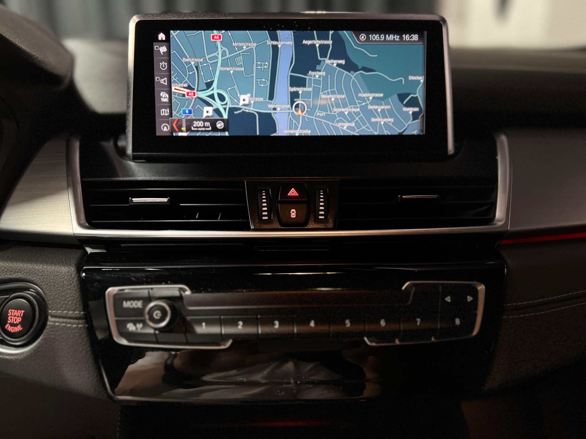 BMW 220d xDrive Active Tourer Steptronic Luxury Line / CH Fahrzeug / Fahrerassitenz /Head-up Display / Gratis Service 10 Jahre-image-19