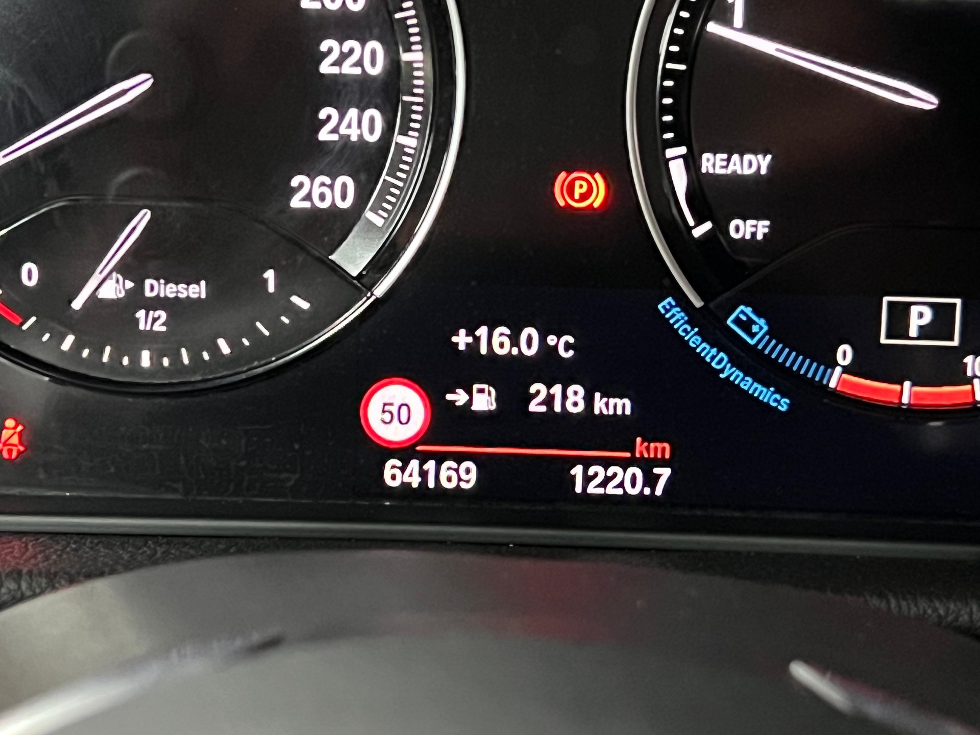 BMW 220d xDrive Active Tourer Steptronic Luxury Line / CH Fahrzeug / Fahrerassitenz /Head-up Display / Gratis Service 10 Jahre-image-24