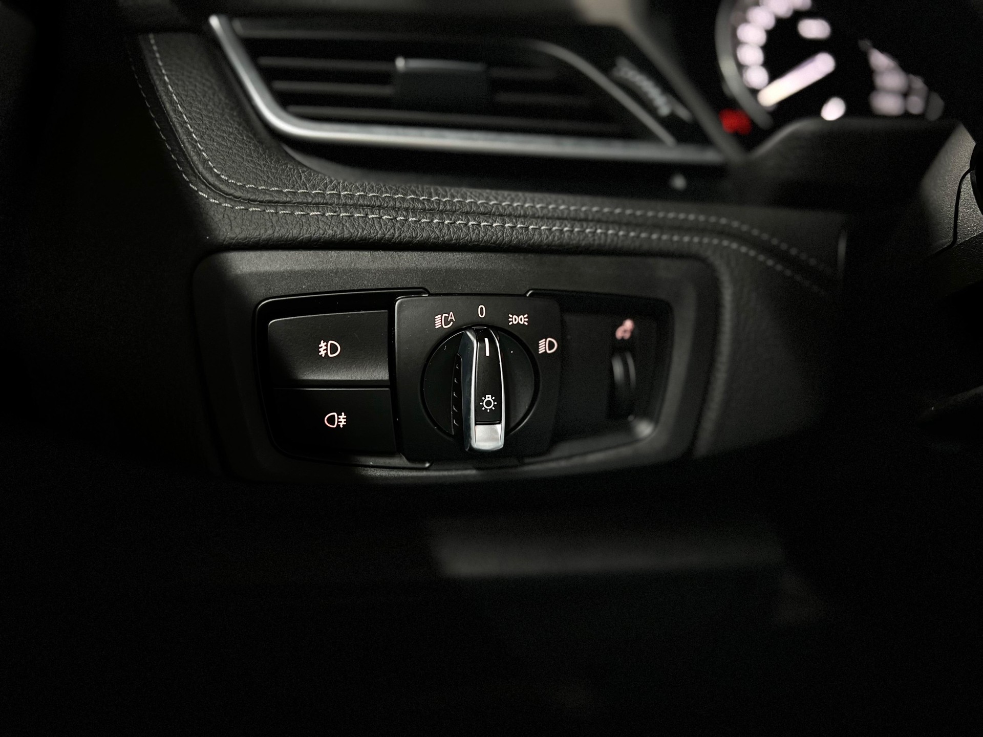 BMW 220d xDrive Active Tourer Steptronic Luxury Line / CH Fahrzeug / Fahrerassitenz /Head-up Display / Gratis Service 10 Jahre-image-21