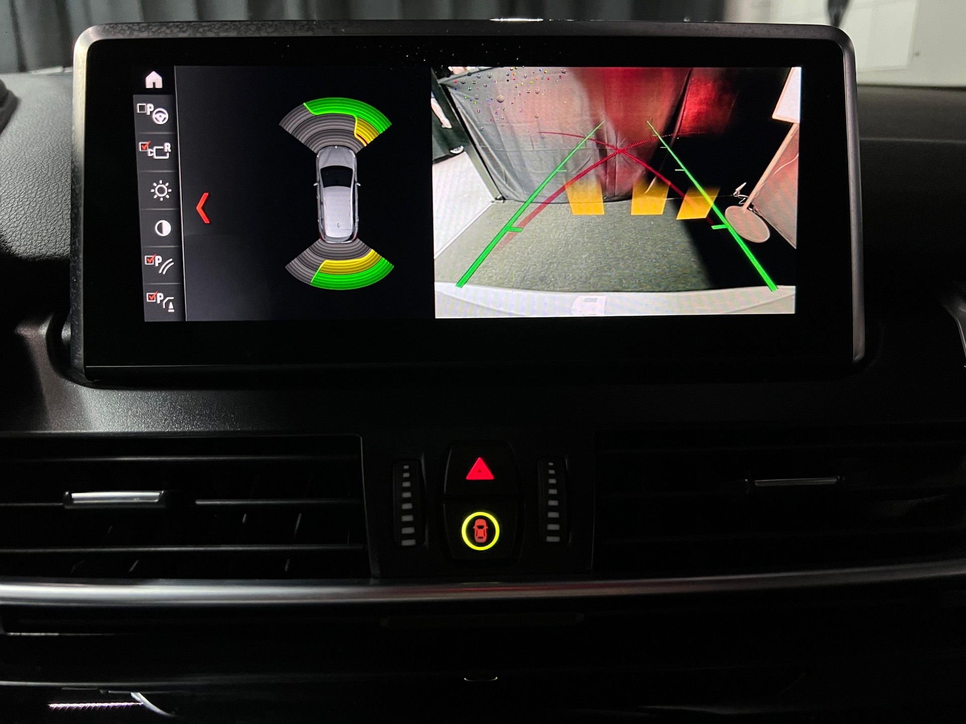 BMW 220d xDrive Active Tourer Steptronic Luxury Line / CH Fahrzeug / Fahrerassitenz /Head-up Display / Gratis Service 10 Jahre-image-18