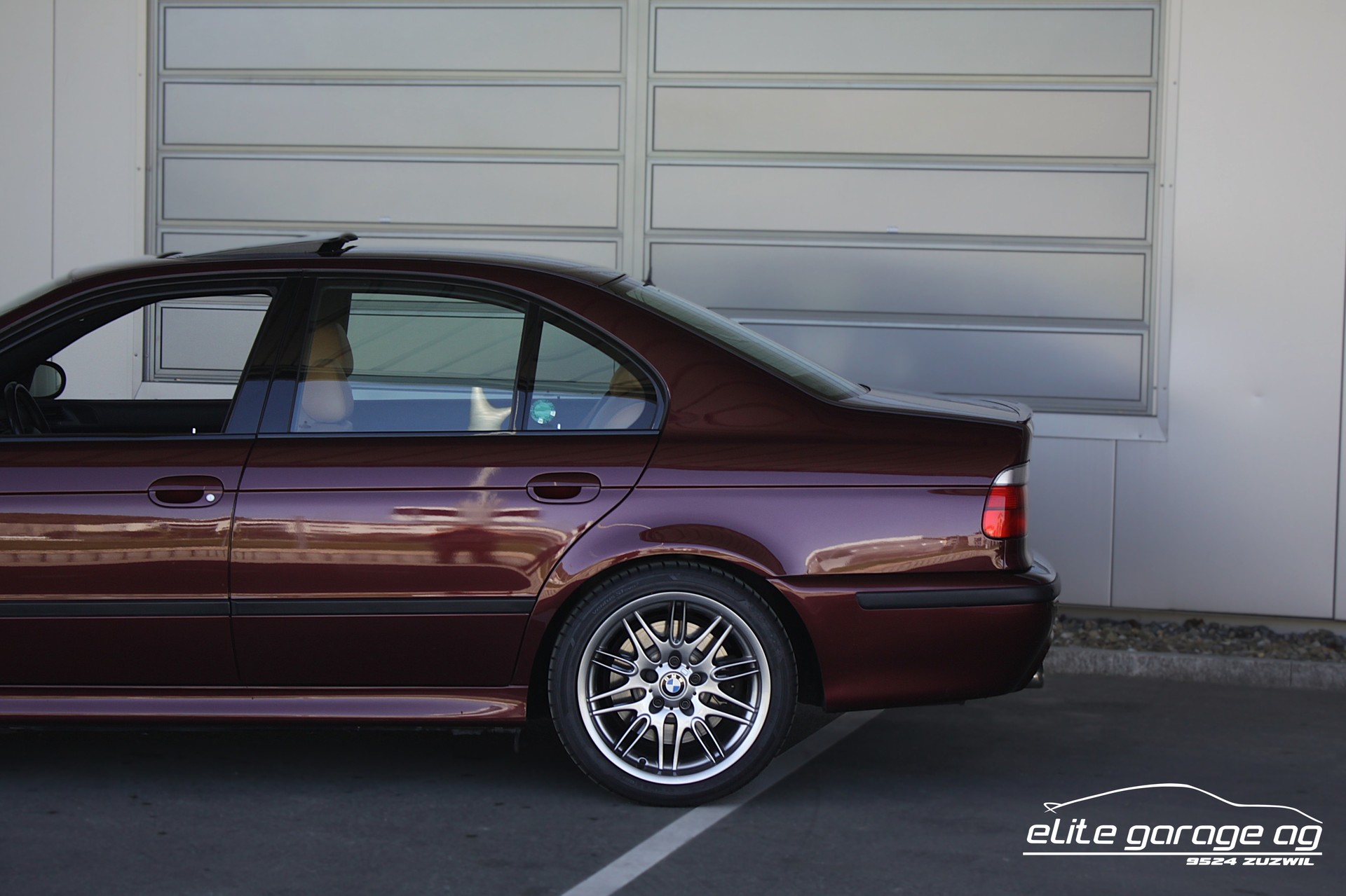 BMW M5 LIEBHABERFAHRZEUG AUS 1. HAND-image-11