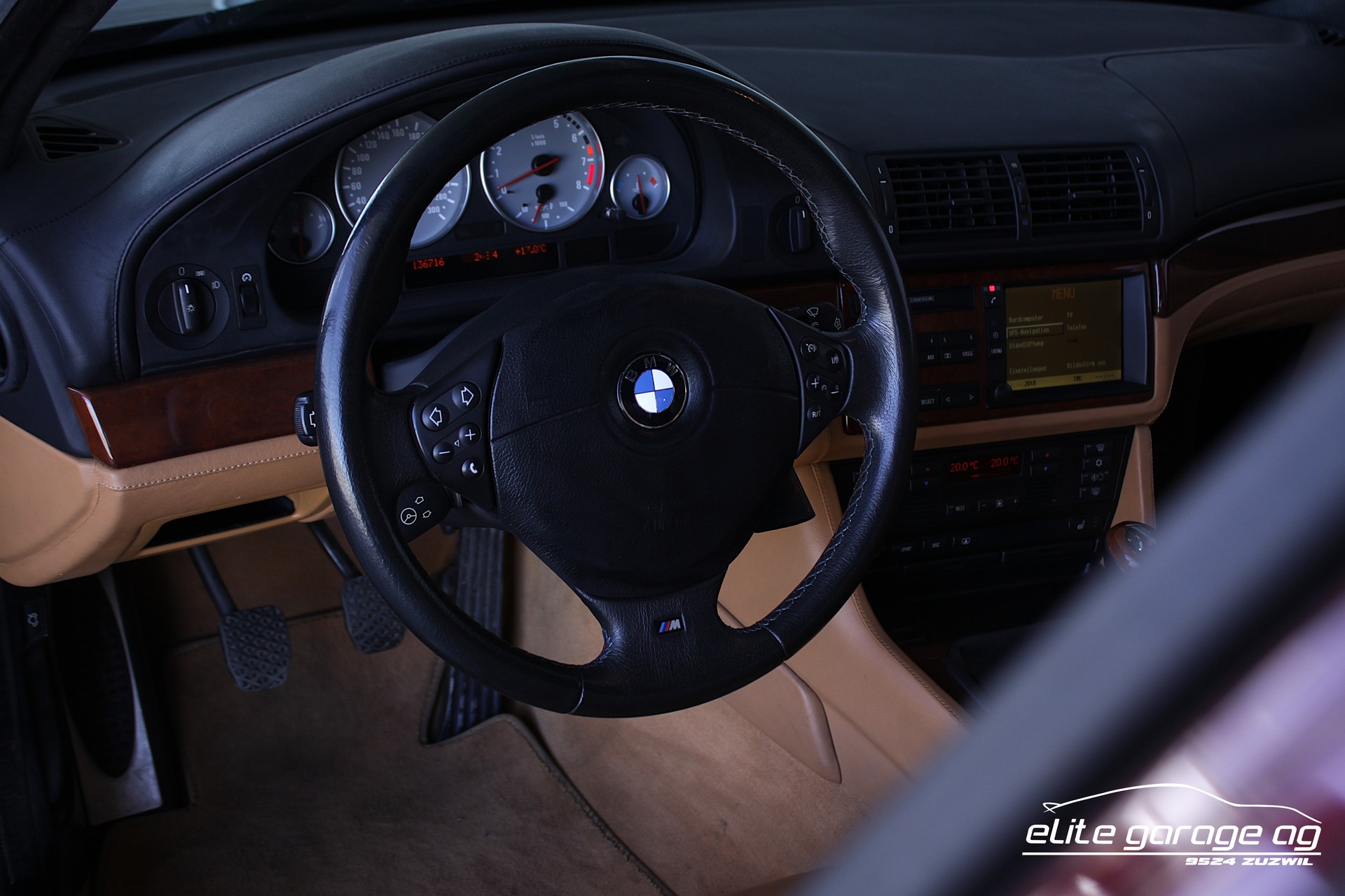 BMW M5 LIEBHABERFAHRZEUG AUS 1. HAND-image-13