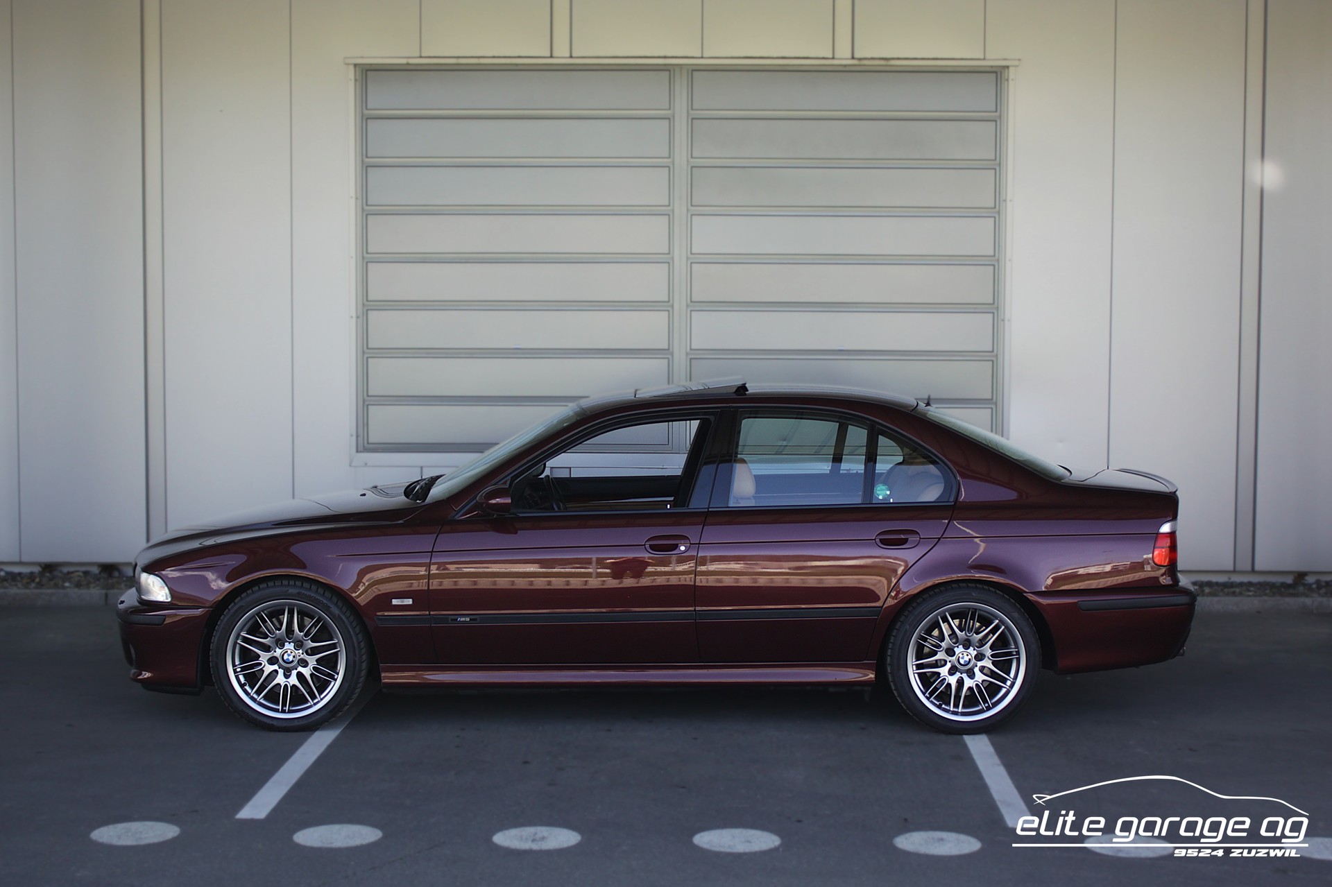 BMW M5 LIEBHABERFAHRZEUG AUS 1. HAND-image-1