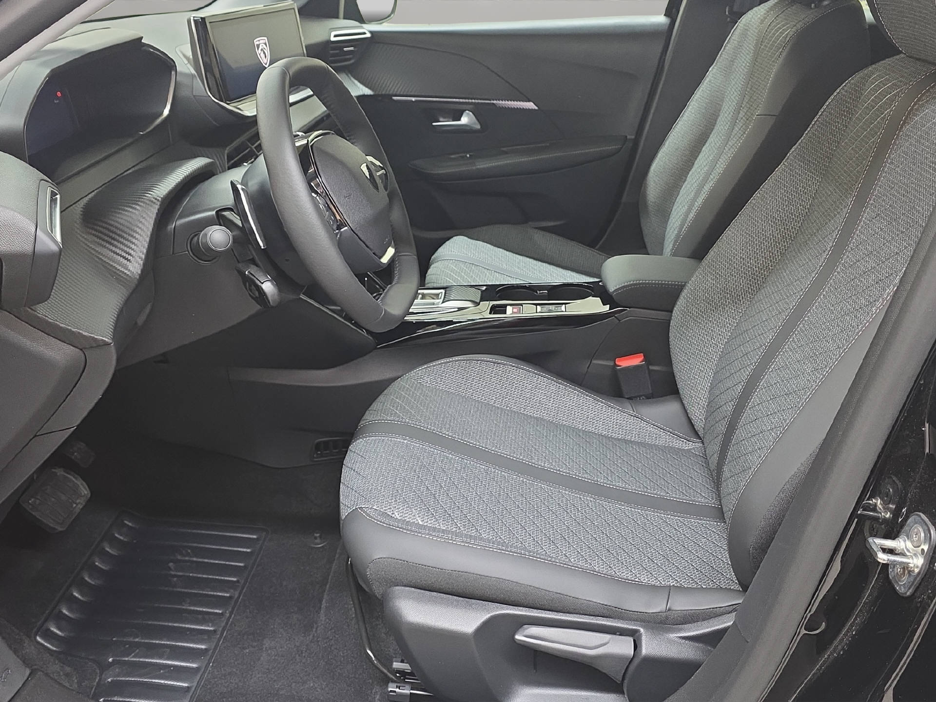 PEUGEOT 208 1.2 Hybrid Allure-image-5
