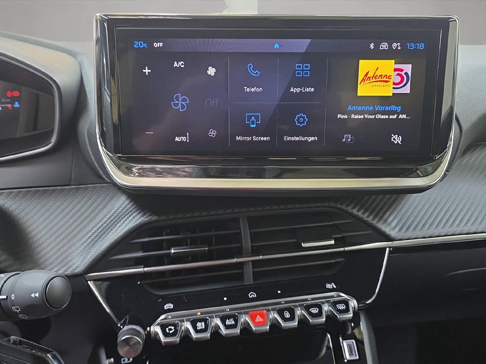 PEUGEOT 208 1.2 Hybrid Allure-image-12