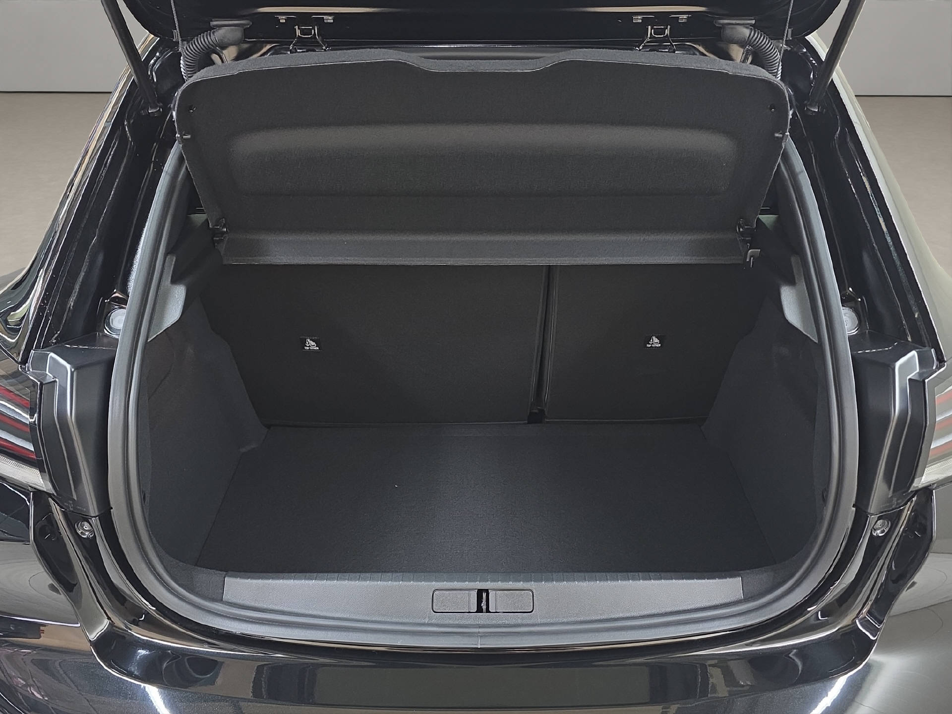 PEUGEOT 208 1.2 Hybrid Allure-image-10