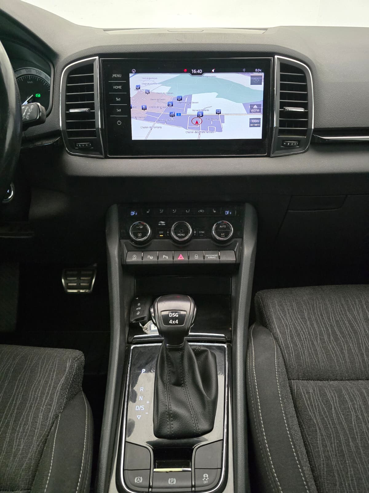 SKODA Karoq 2.0 TDI CR Style 4x4 DSG-image-10