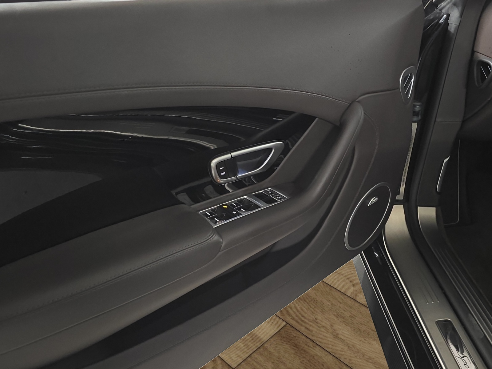 BENTLEY Continental GTC Speed 6.0 W12-image-18