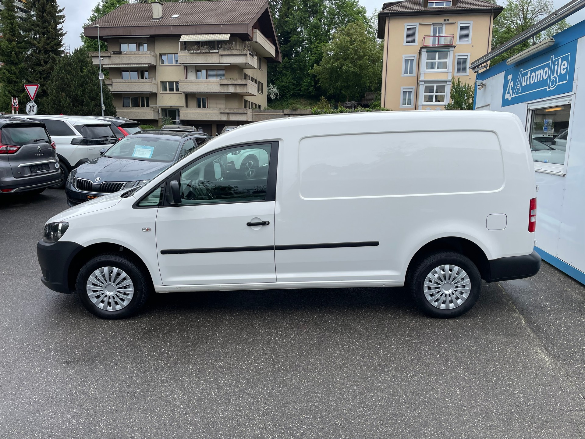 VW Caddy Maxi 1.6 TDI Blue Motion Technology-image-1