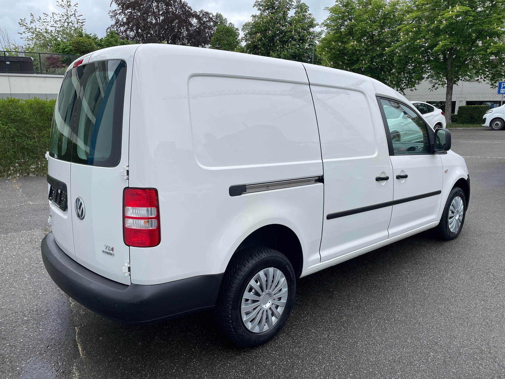 VW Caddy Maxi 1.6 TDI Blue Motion Technology-image-3