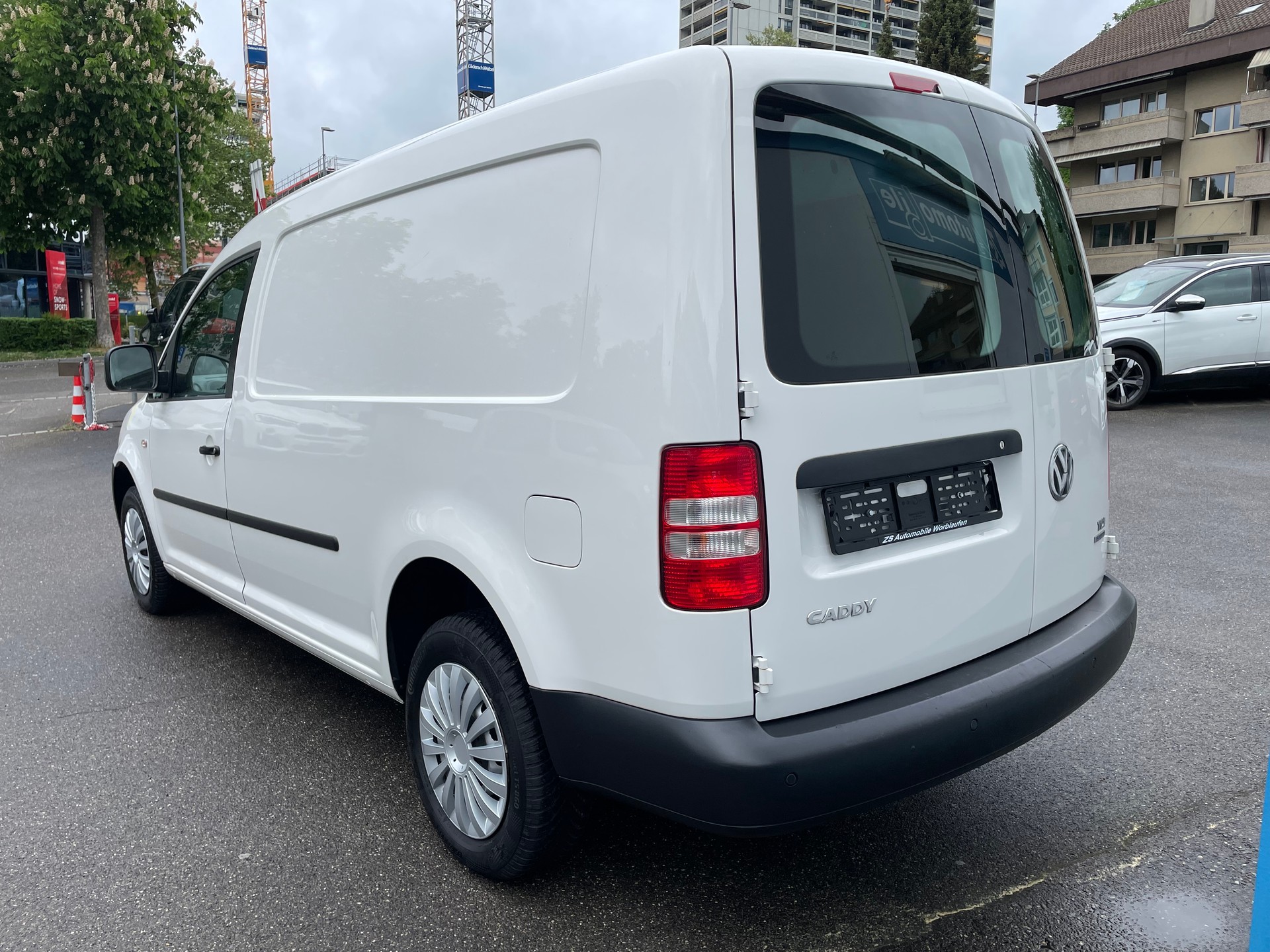 VW Caddy Maxi 1.6 TDI Blue Motion Technology-image-2