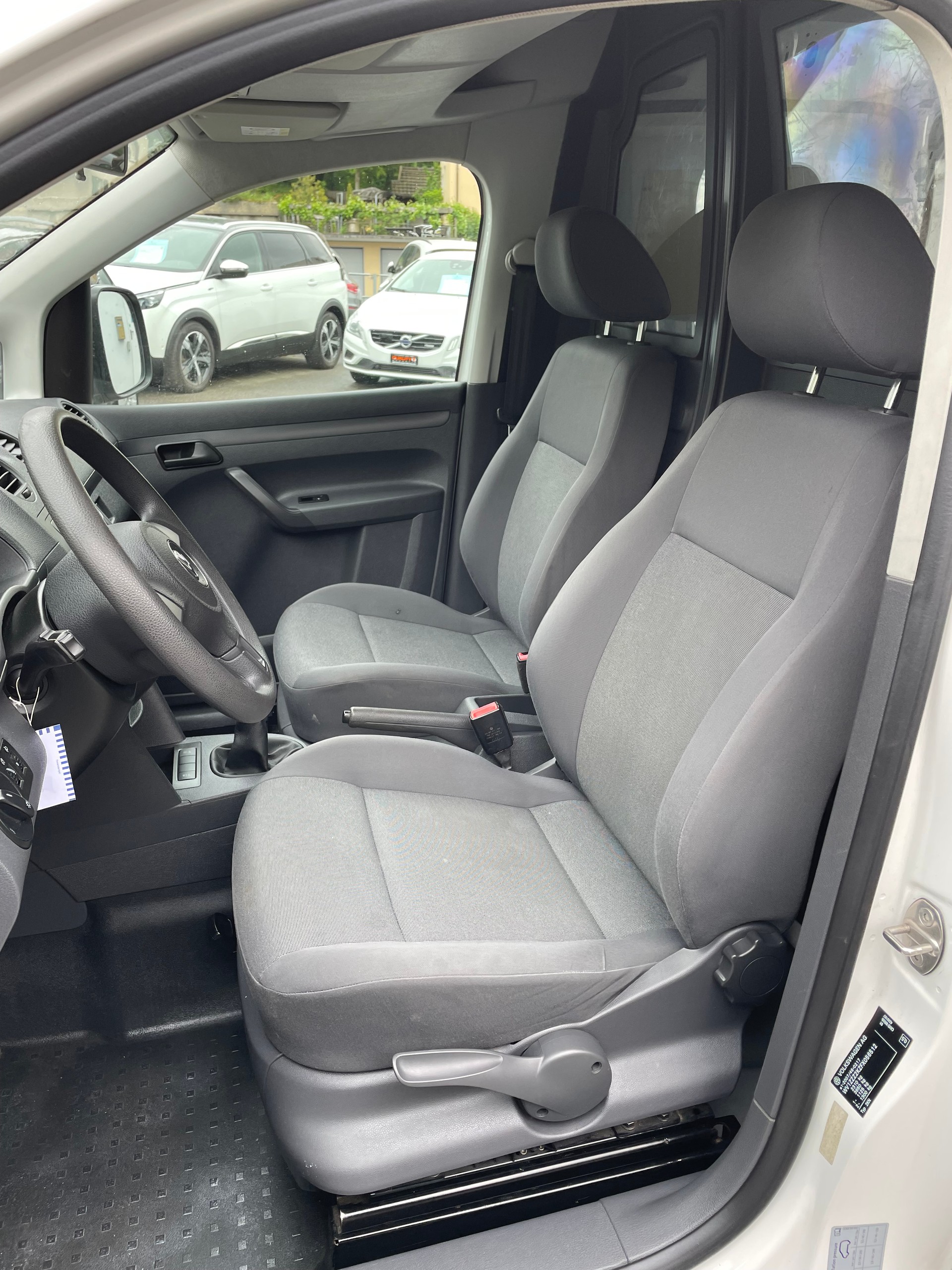 VW Caddy Maxi 1.6 TDI Blue Motion Technology-image-7