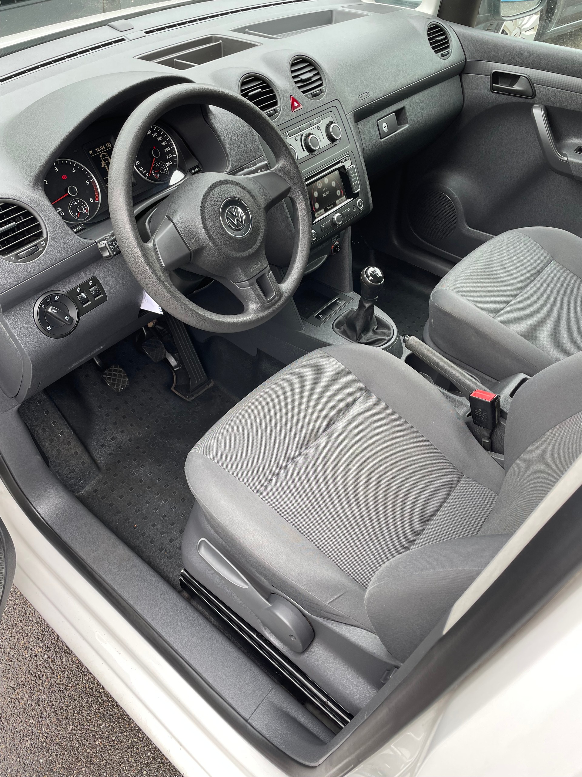 VW Caddy Maxi 1.6 TDI Blue Motion Technology-image-6