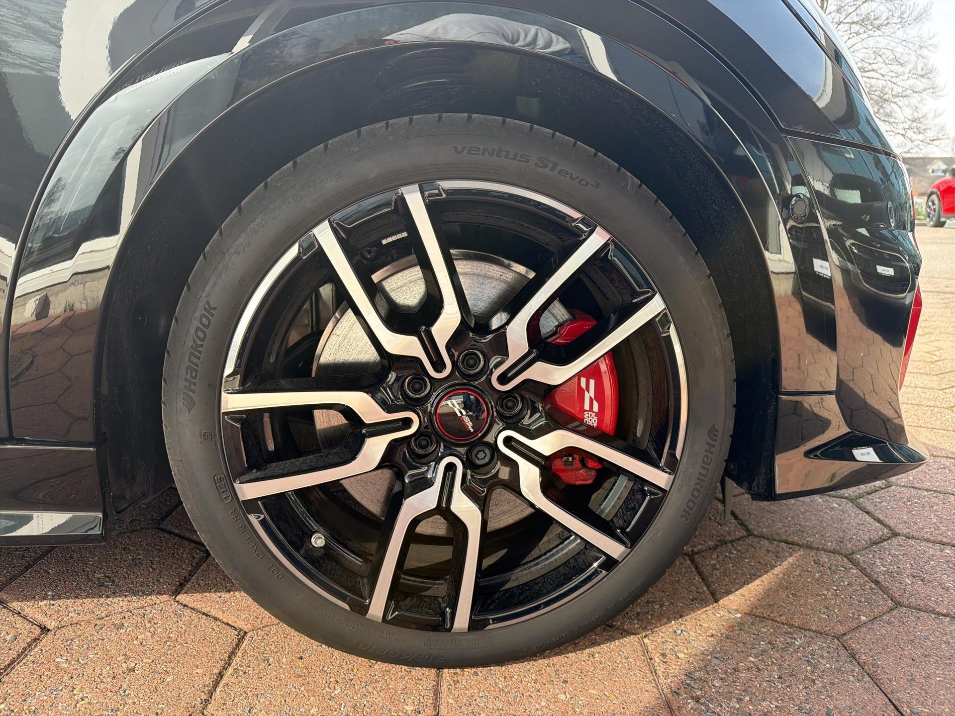 MINI John Cooper Works Cabrio-image-6
