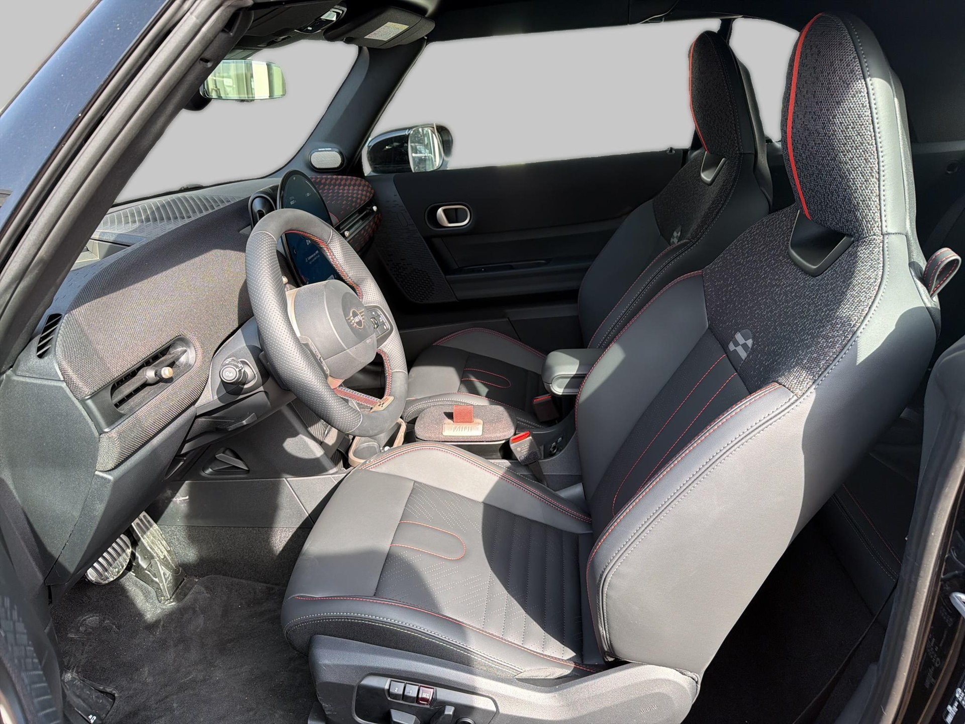 MINI John Cooper Works Cabrio-image-13
