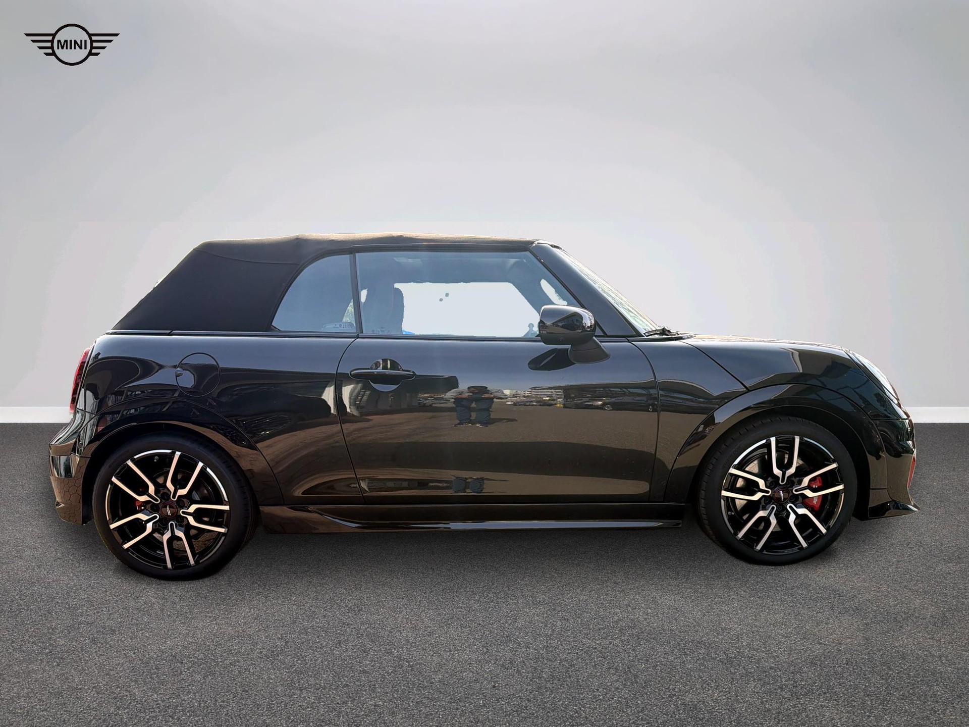 MINI John Cooper Works Cabrio-image-2