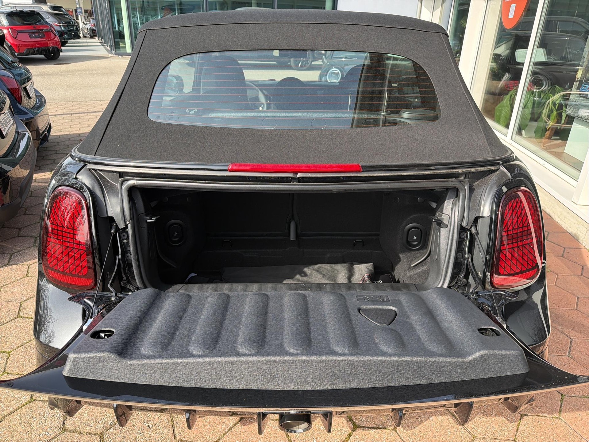 MINI John Cooper Works Cabrio-image-15